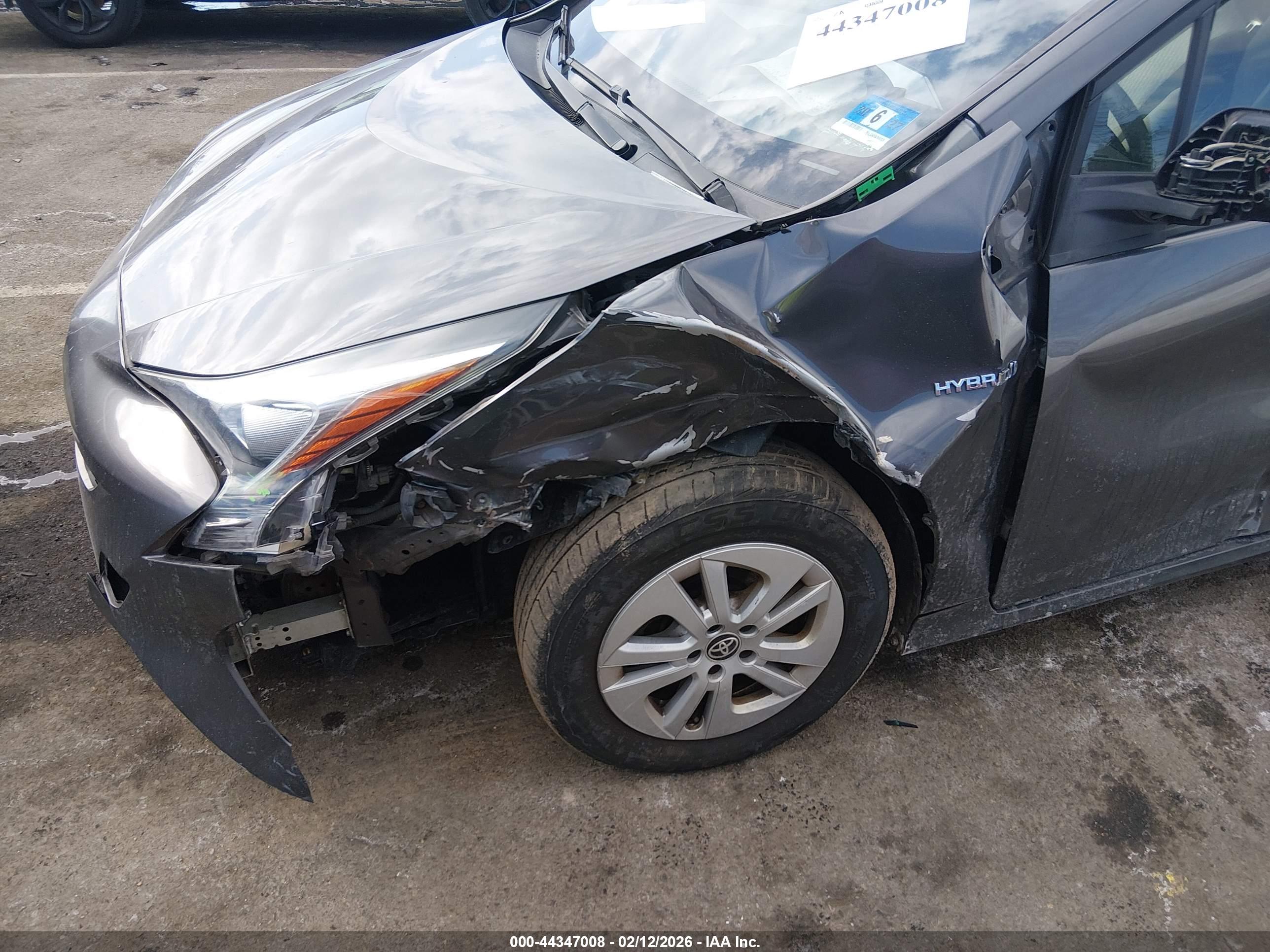 TOYOTA PRIUS image 6