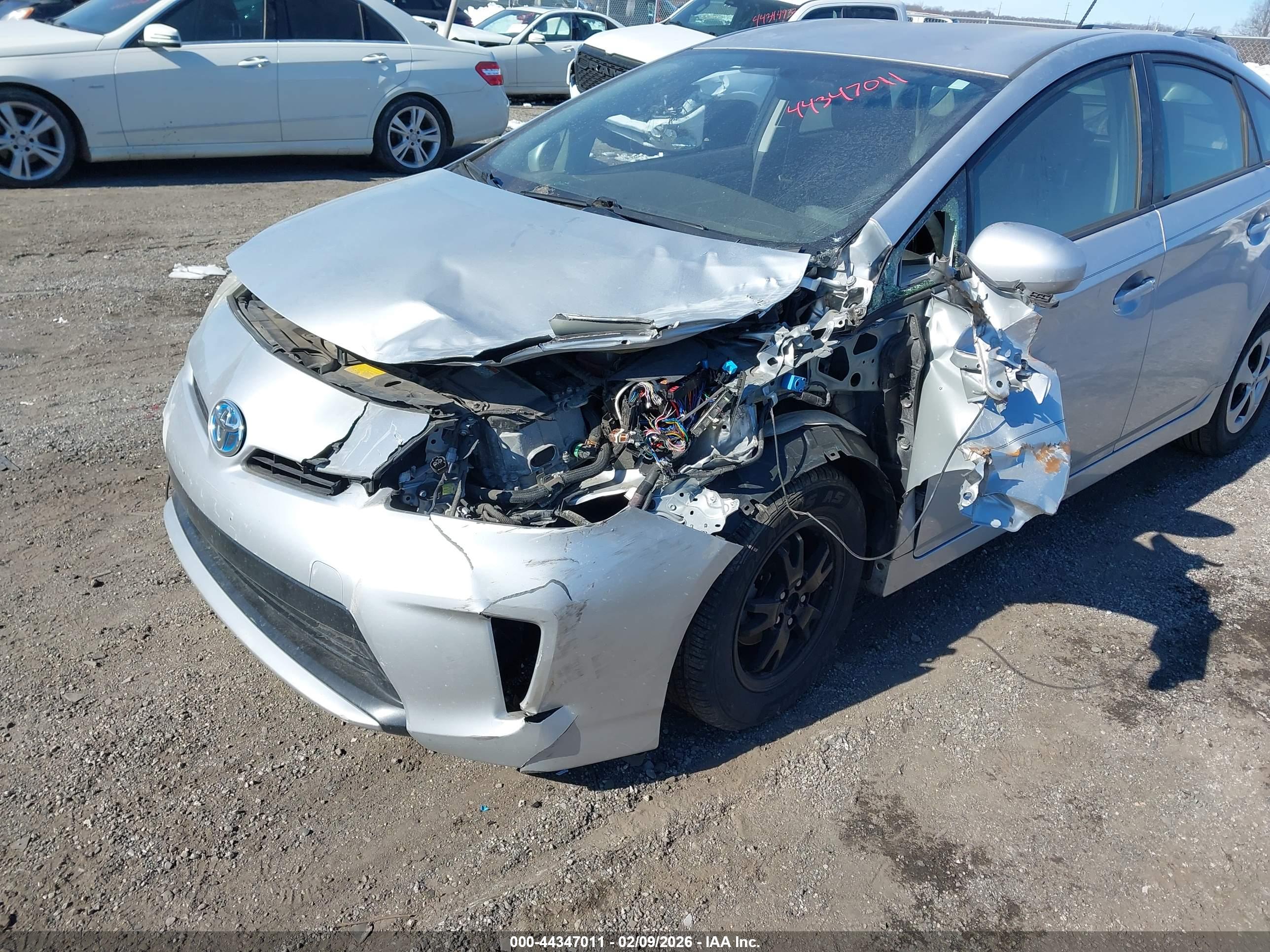 TOYOTA PRIUS image 6