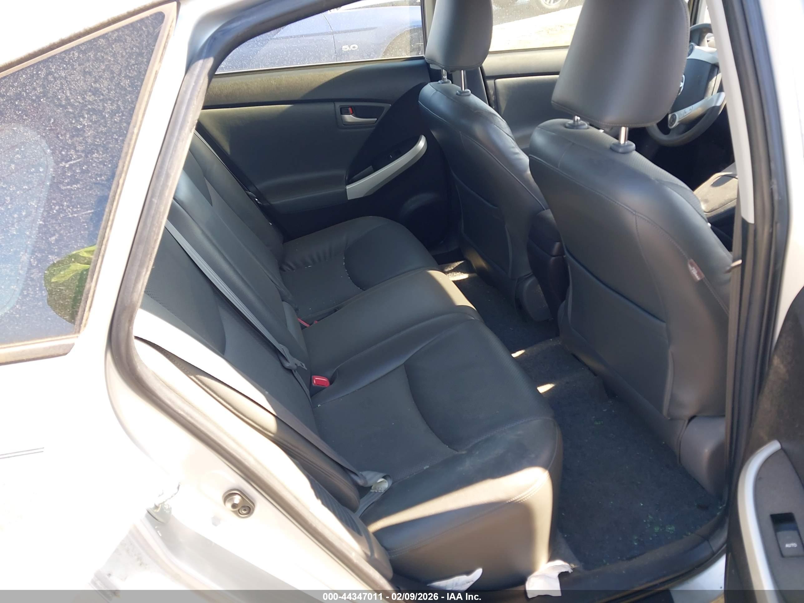 TOYOTA PRIUS image 8