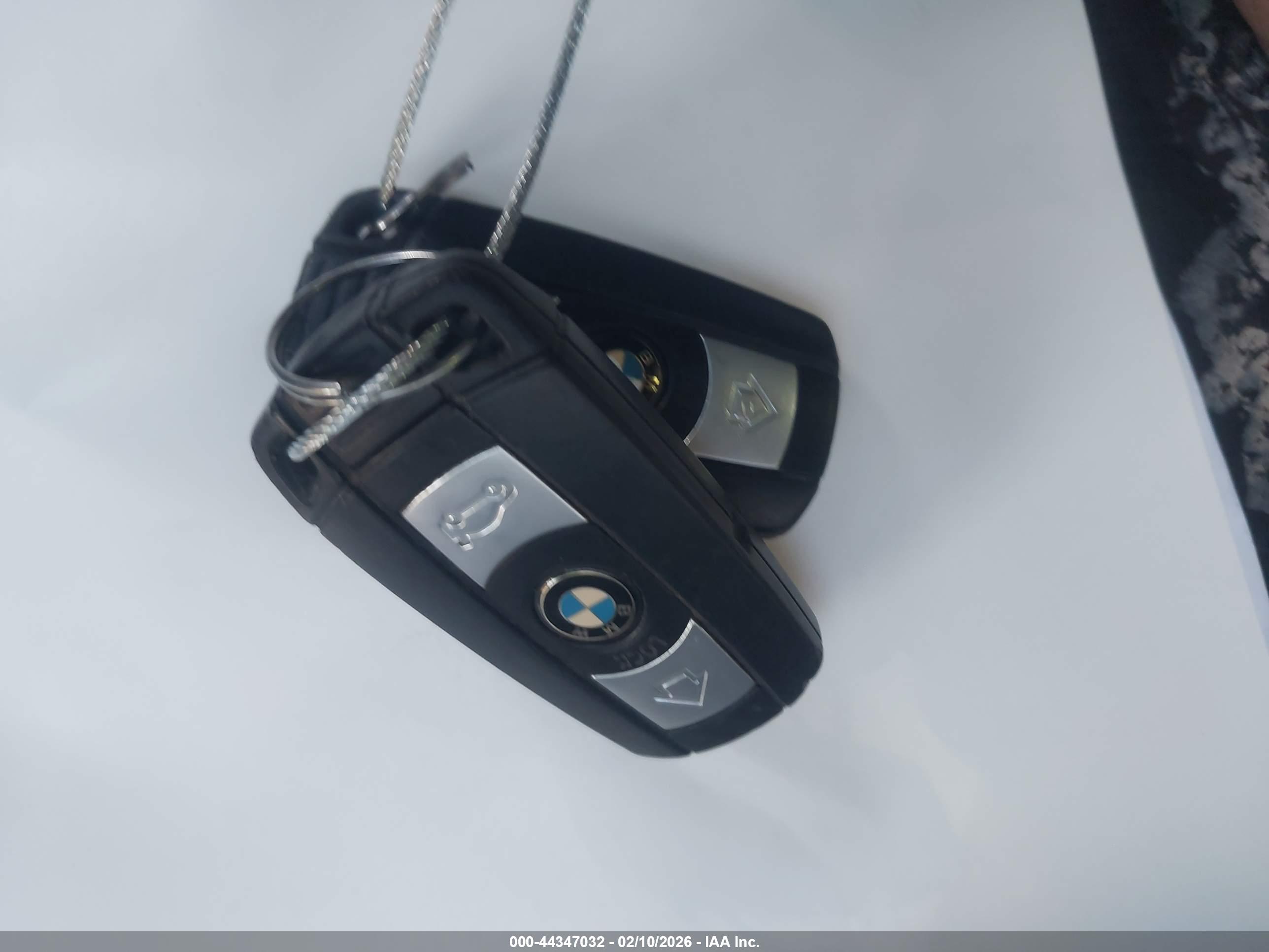 BMW 528I image 11
