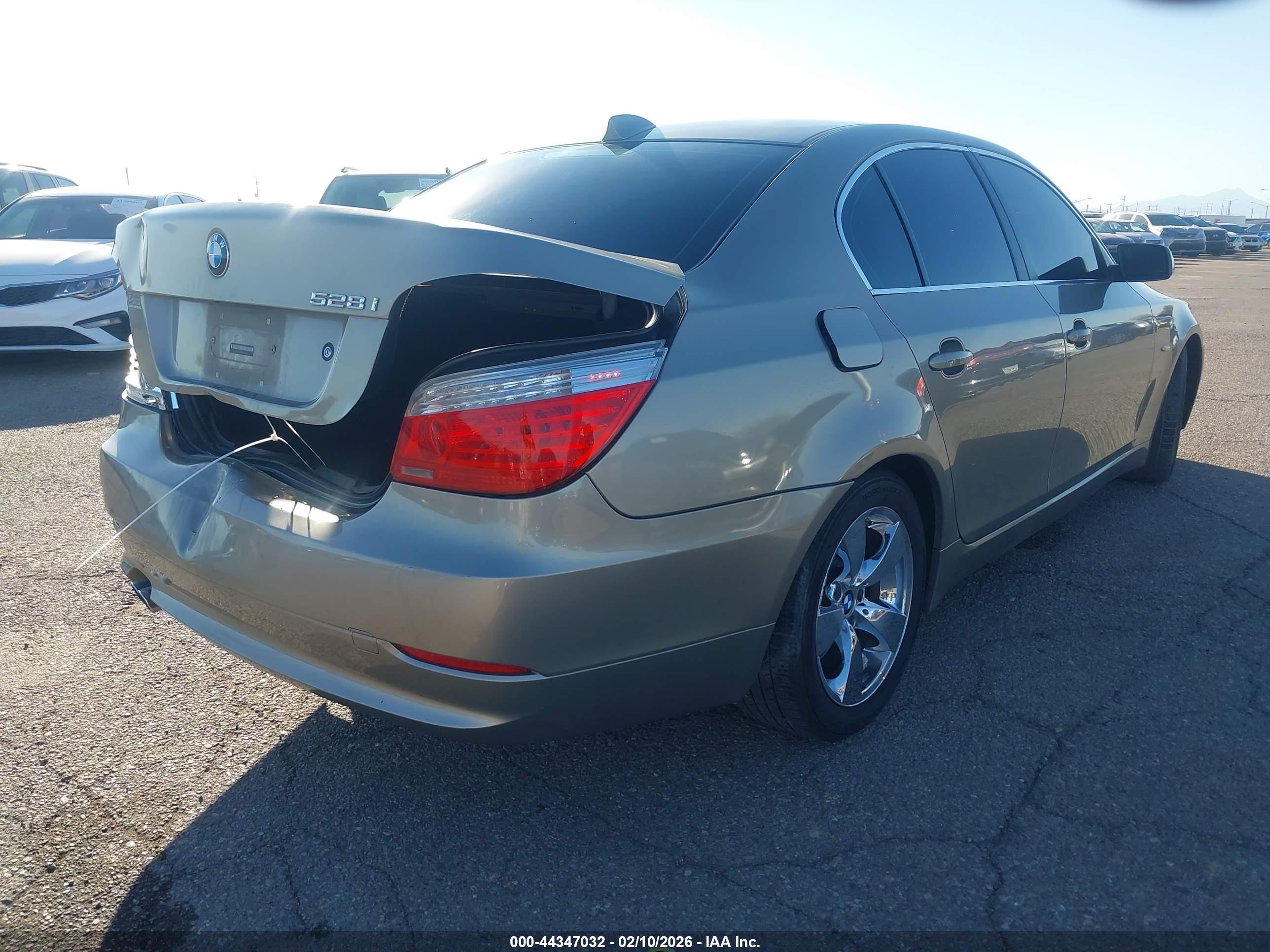 BMW 528I image 4