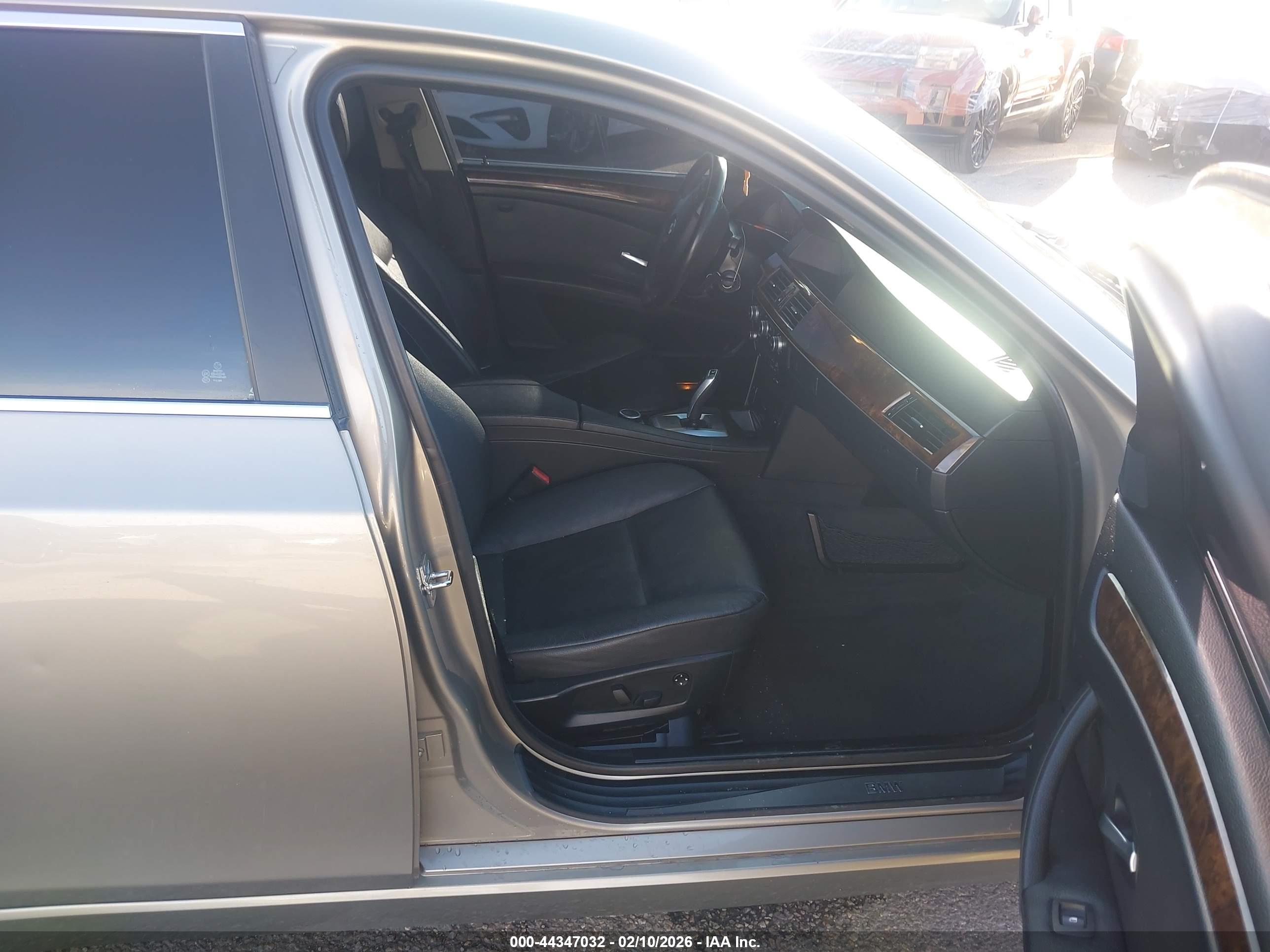 BMW 528I image 5