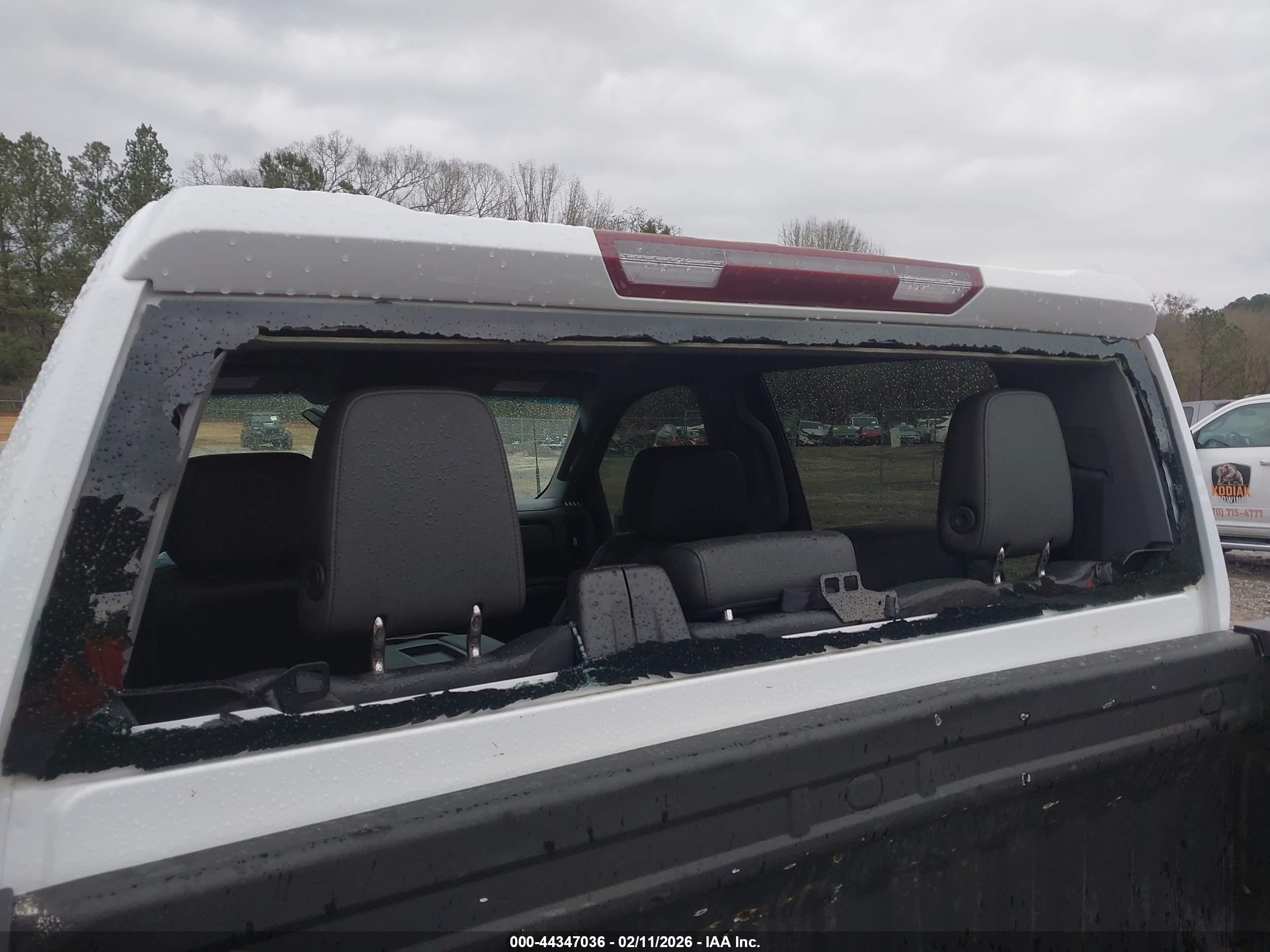 CHEVROLET SILVERADO image 6