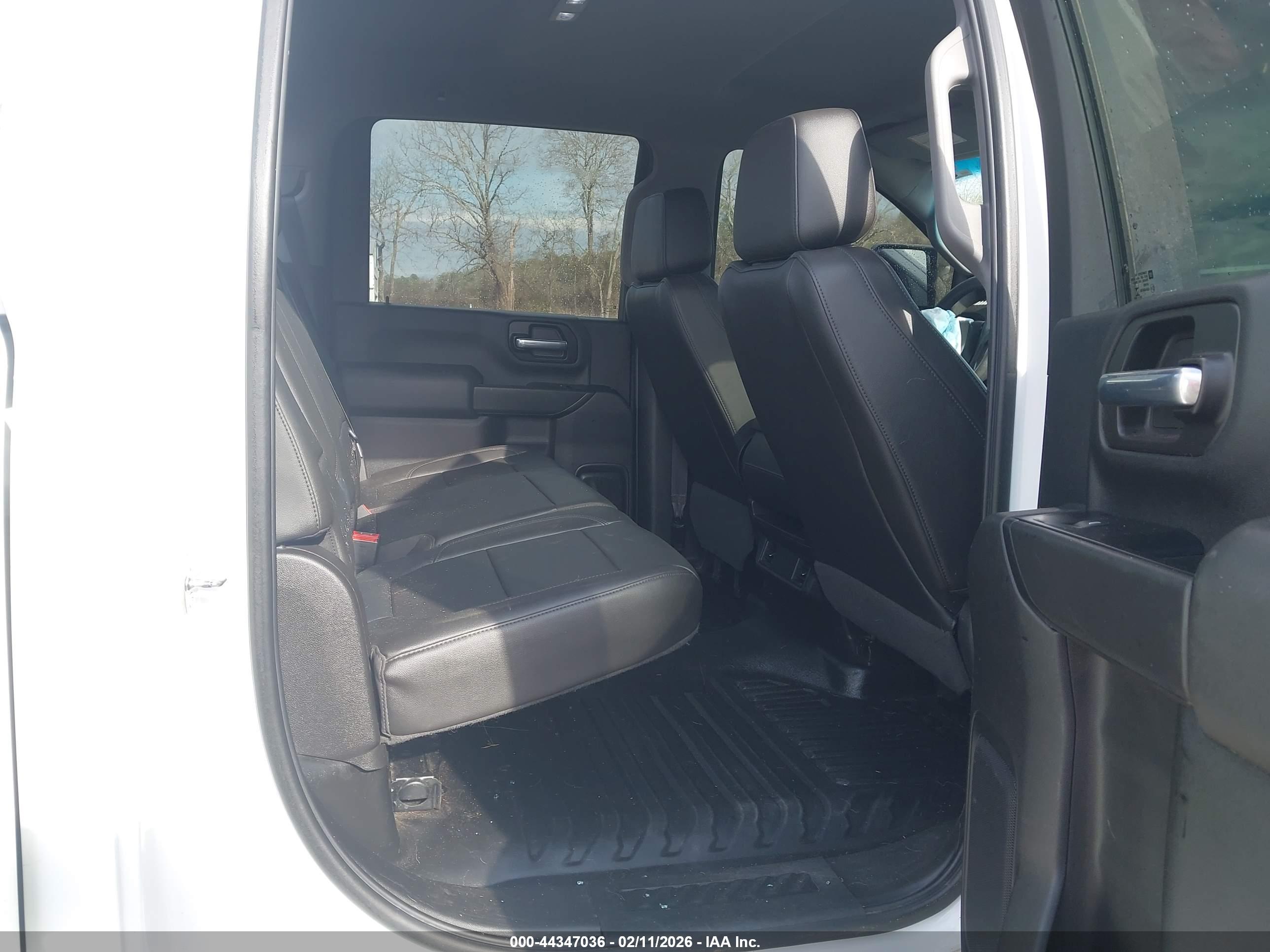 CHEVROLET SILVERADO image 8