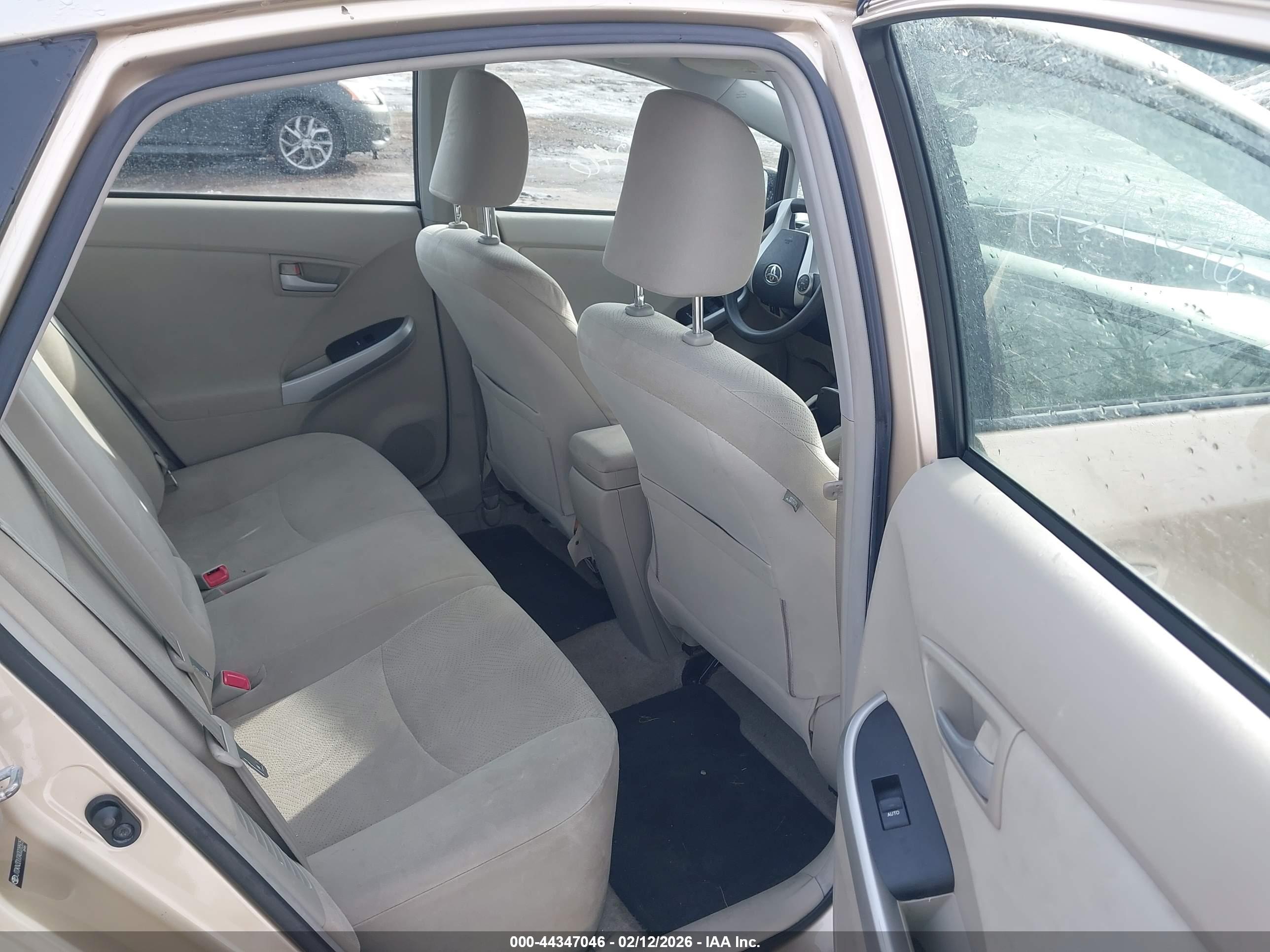 TOYOTA PRIUS image 8