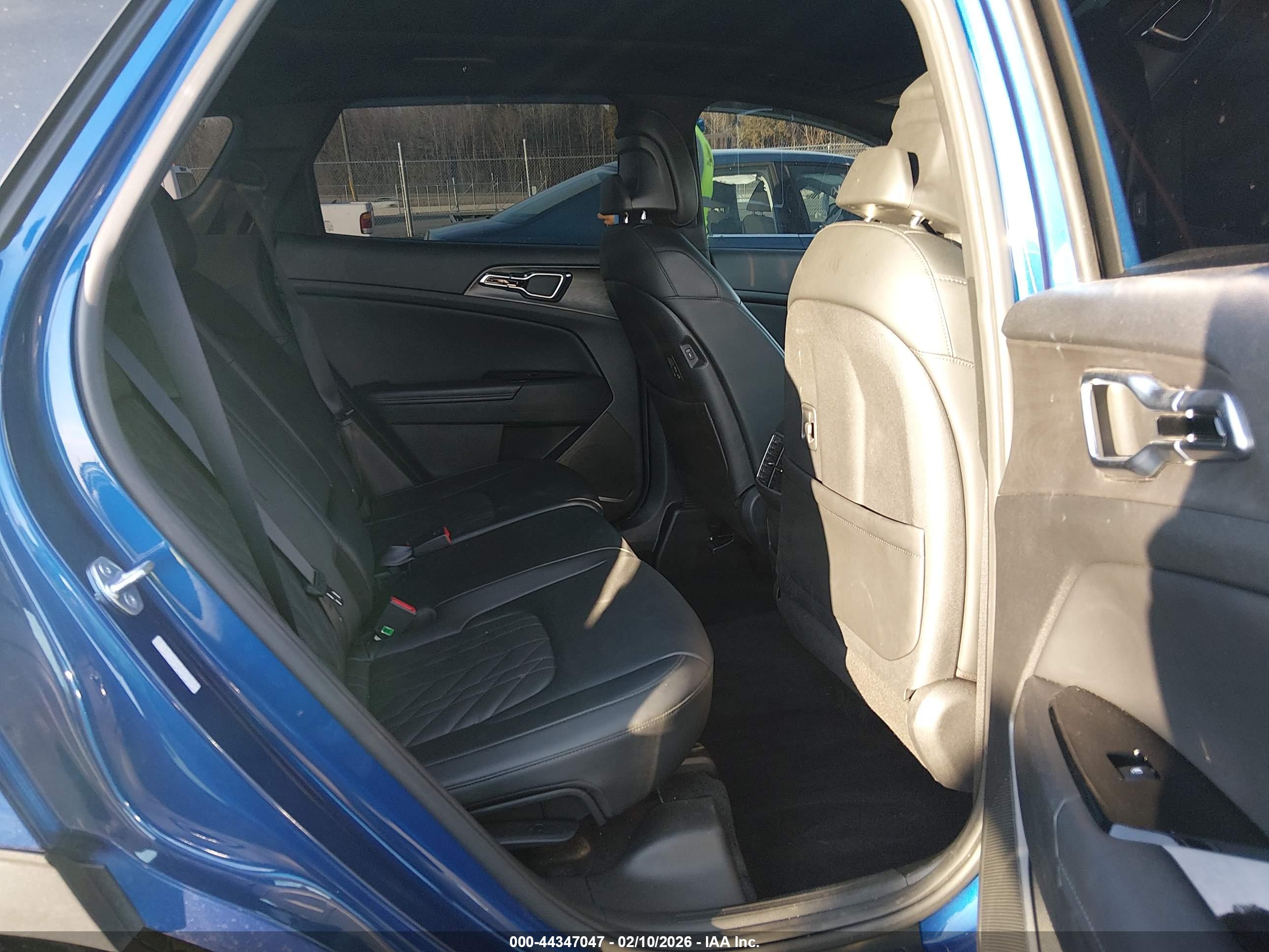 KIA SPORTAGE image 8