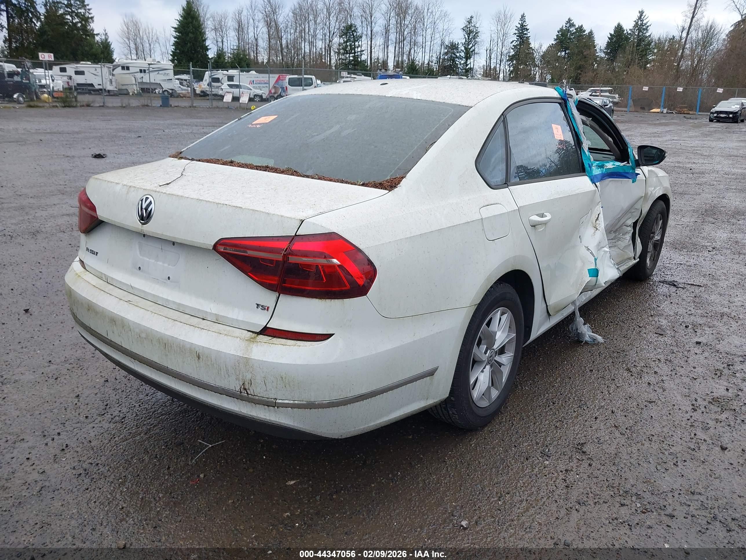 VOLKSWAGEN PASSAT image 4