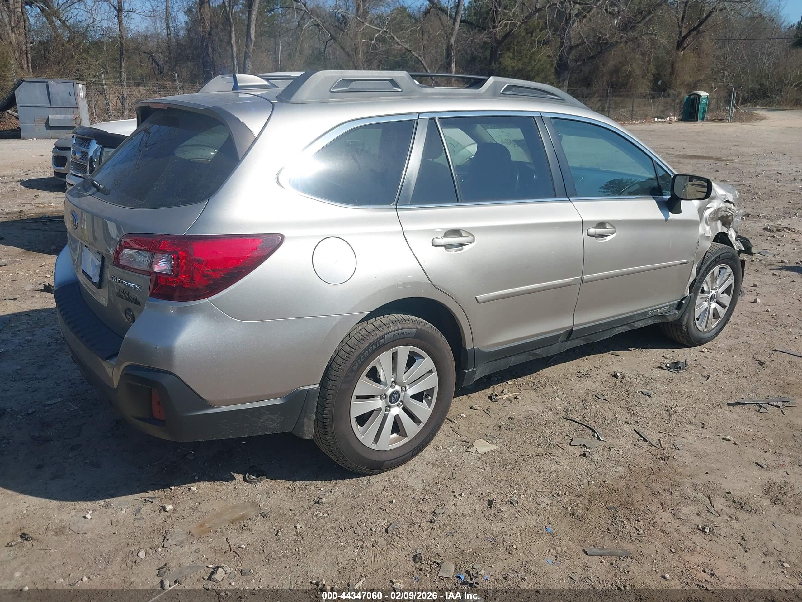 SUBARU OUTBACK image 4