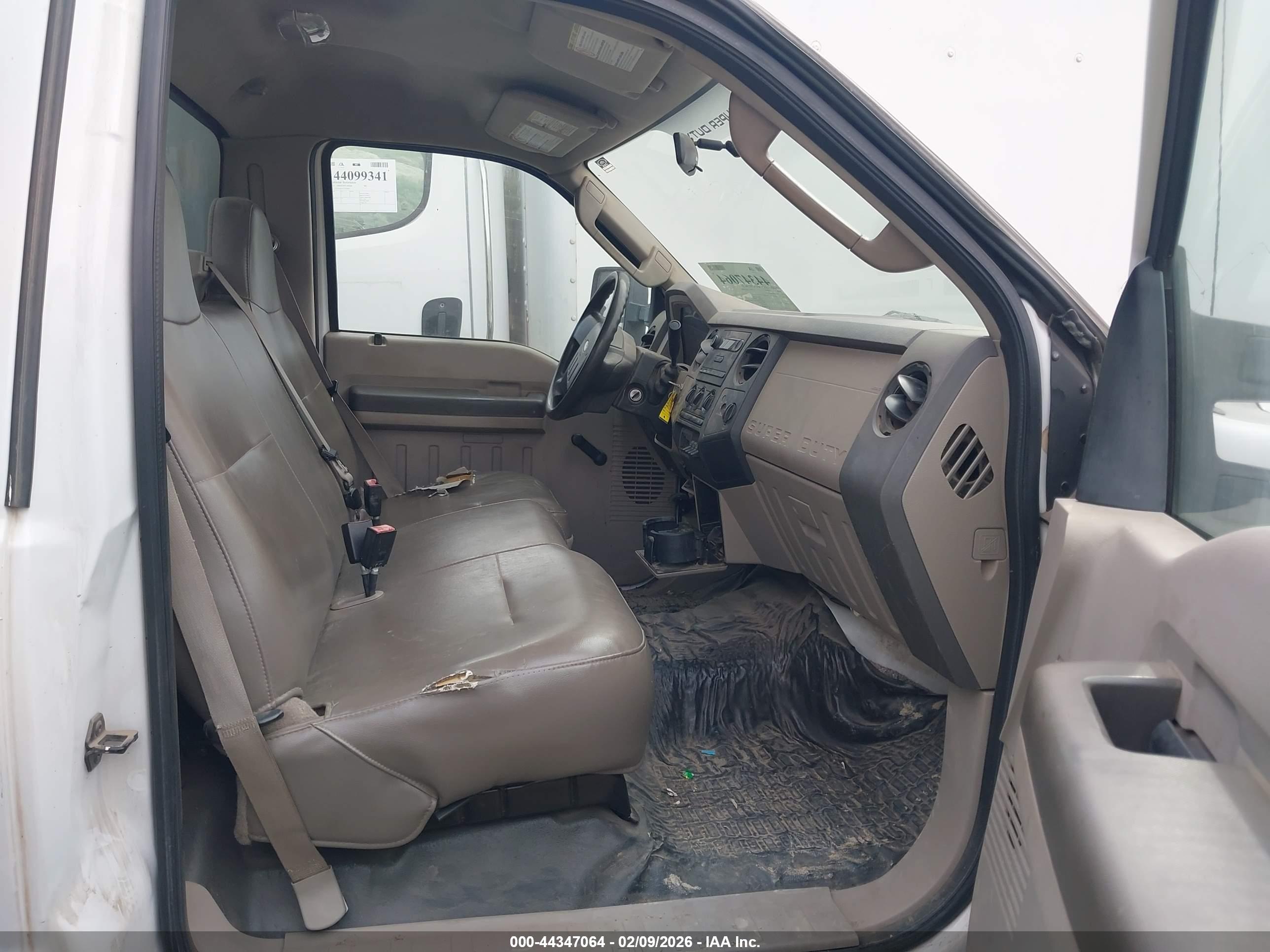 FORD F-550 image 8
