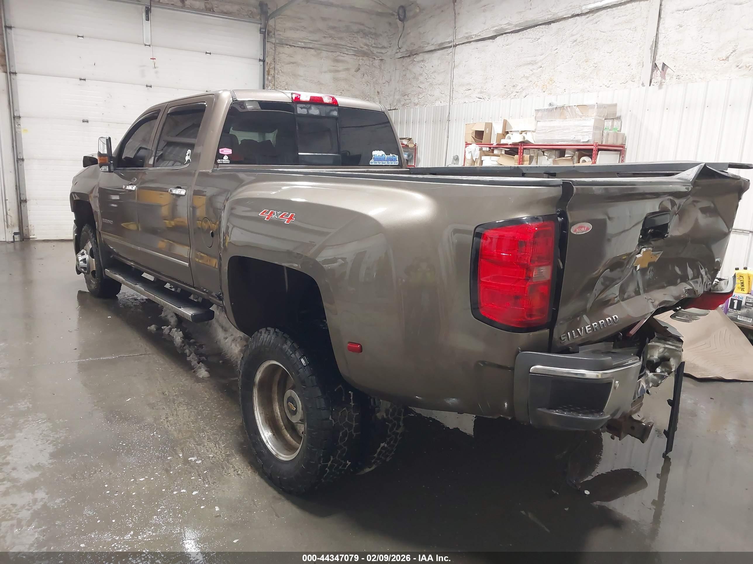 CHEVROLET SILVERADO image 3