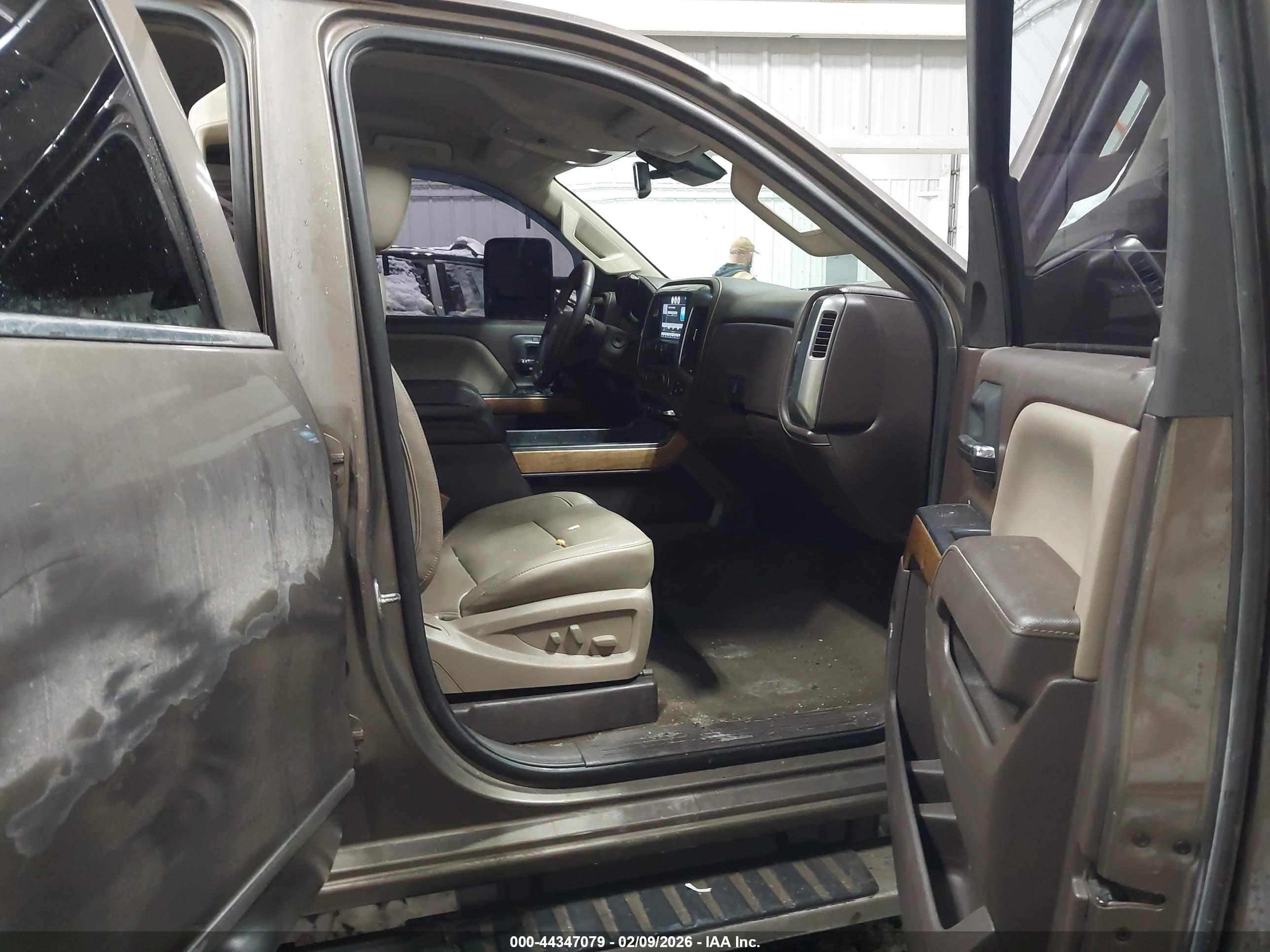 CHEVROLET SILVERADO image 8