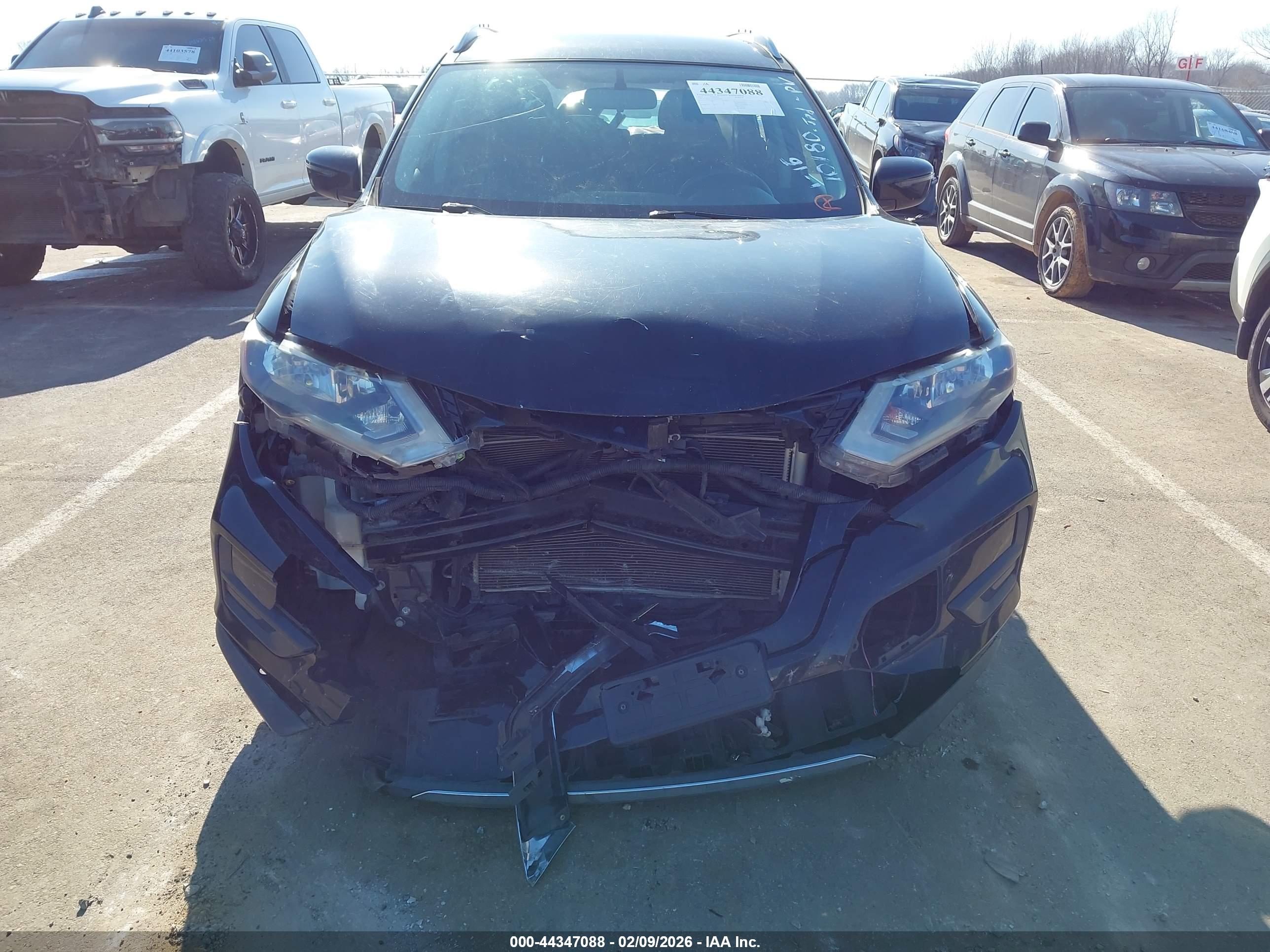 NISSAN ROGUE image 6