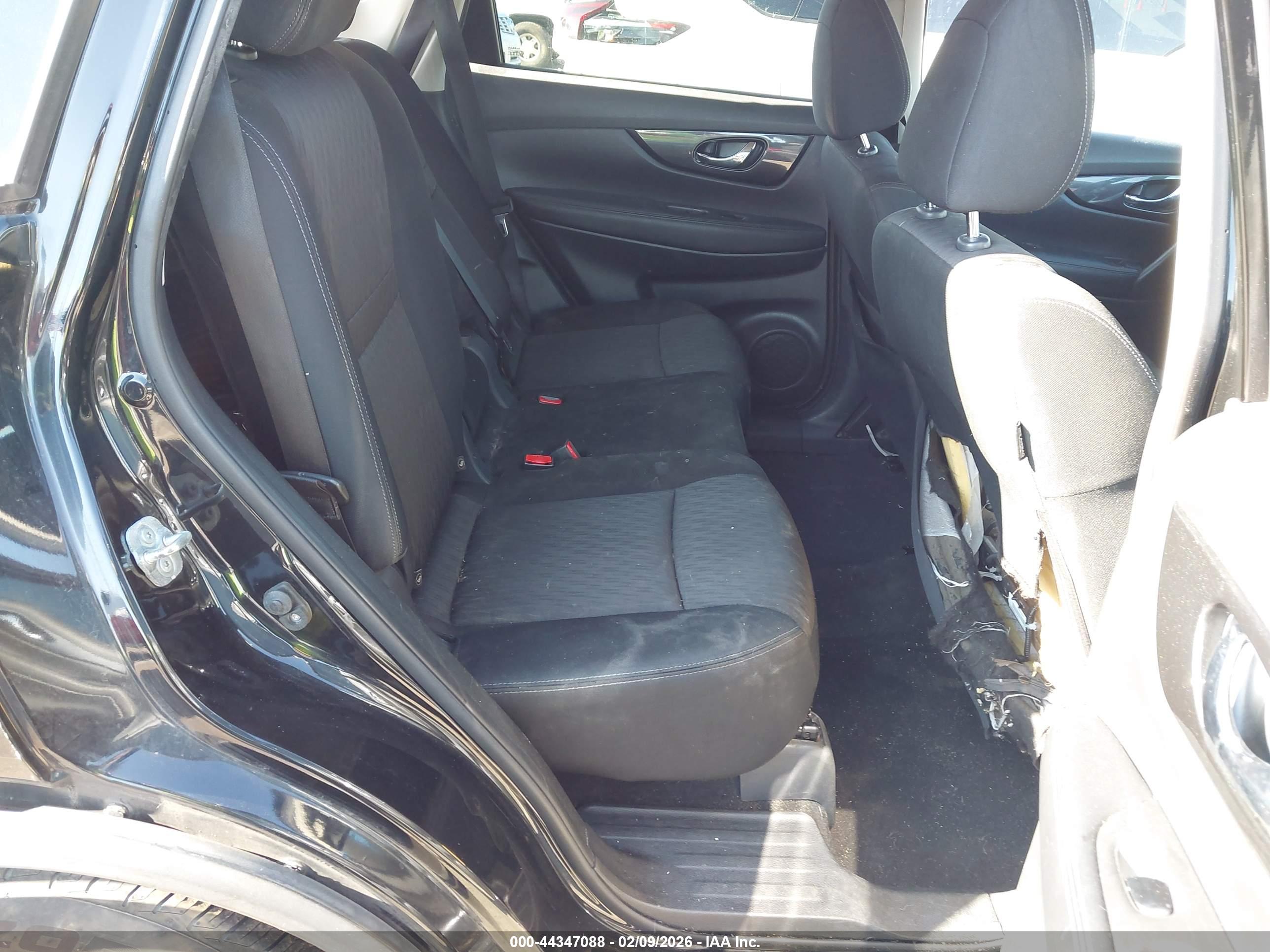 NISSAN ROGUE image 8