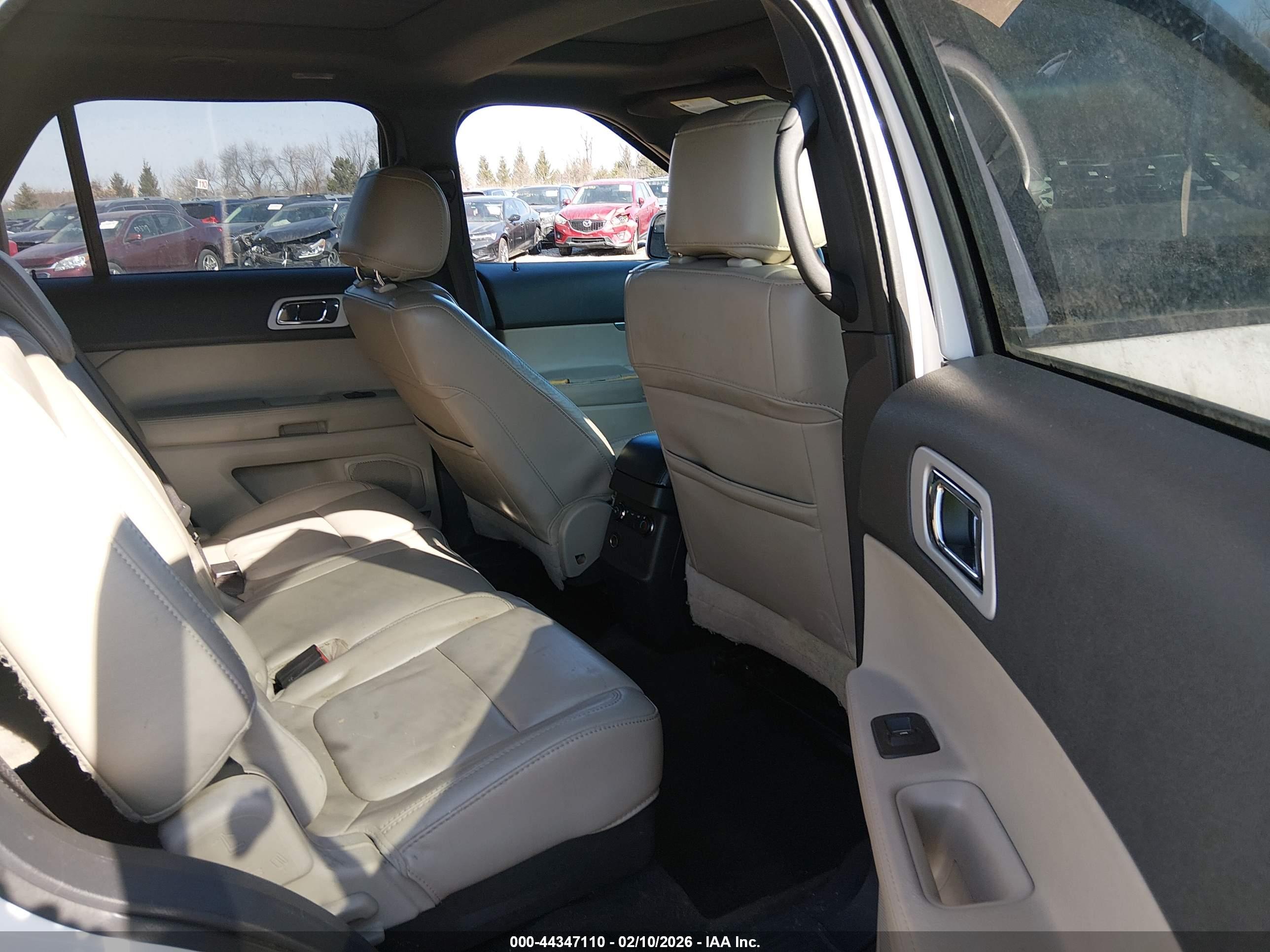 FORD EXPLORER image 8