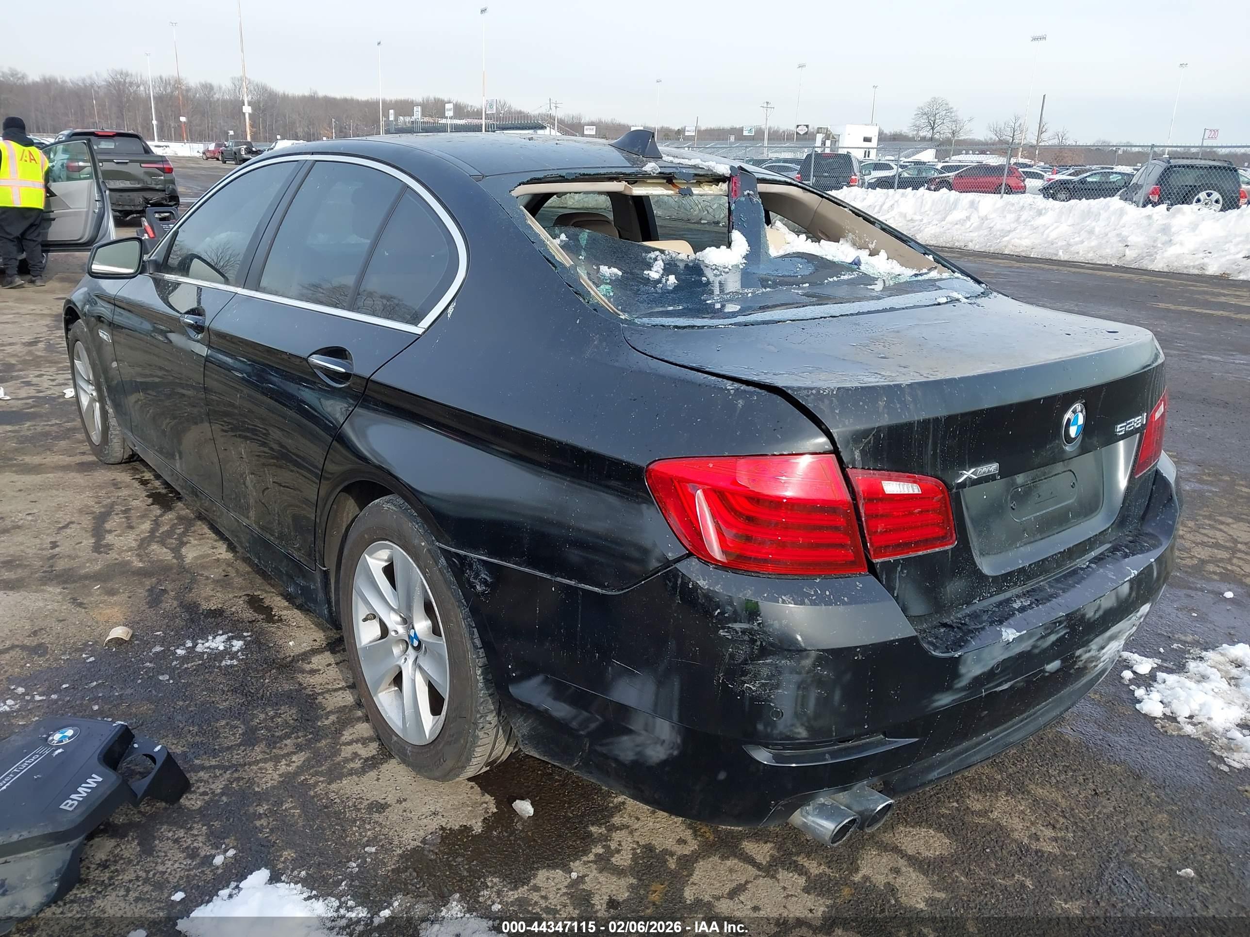 BMW 528I image 3