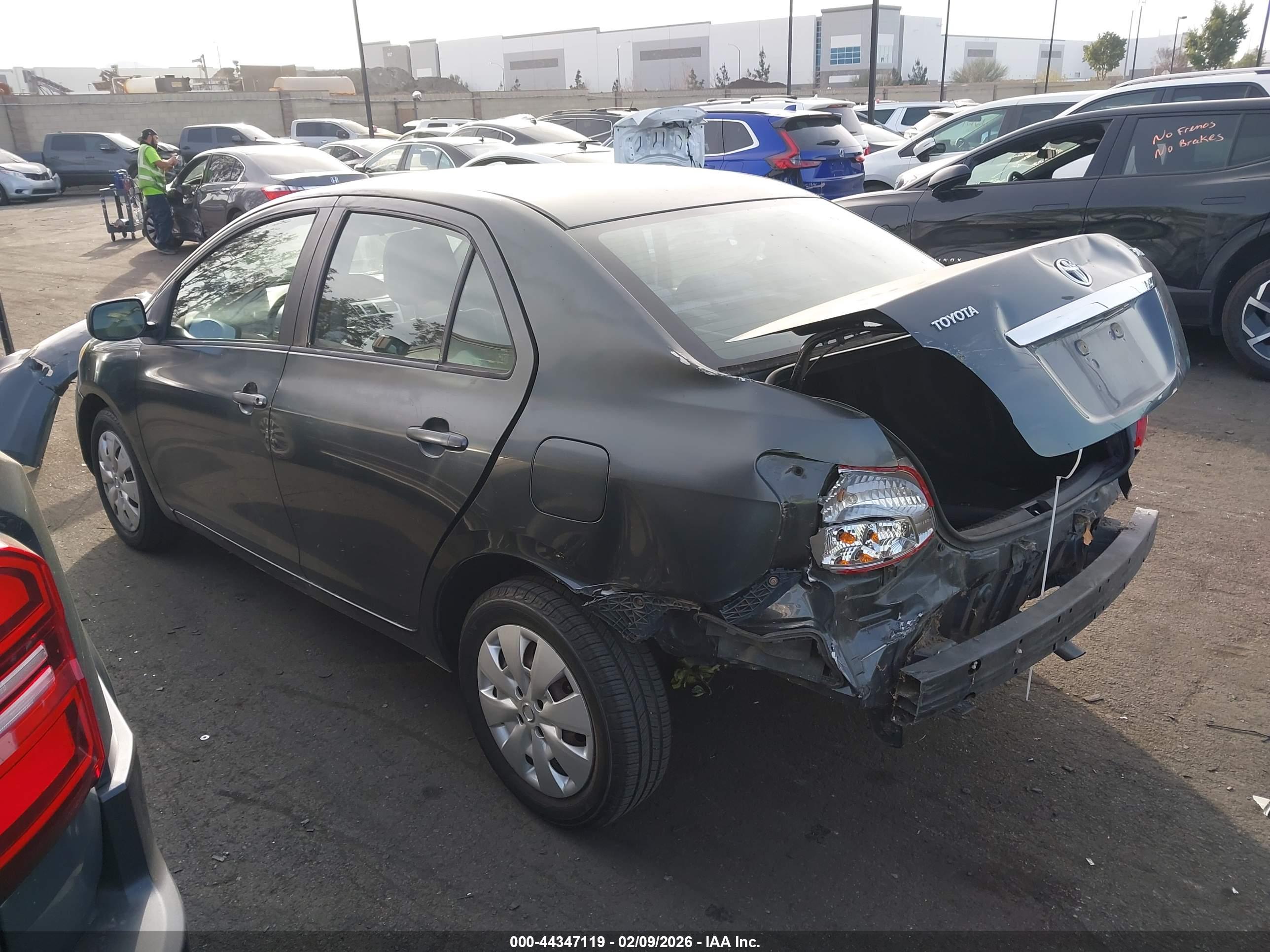 TOYOTA YARIS image 3