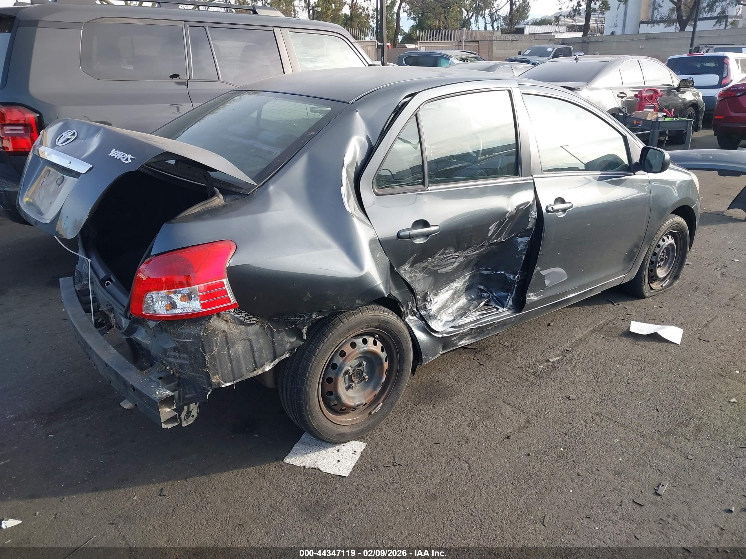 TOYOTA YARIS image 4