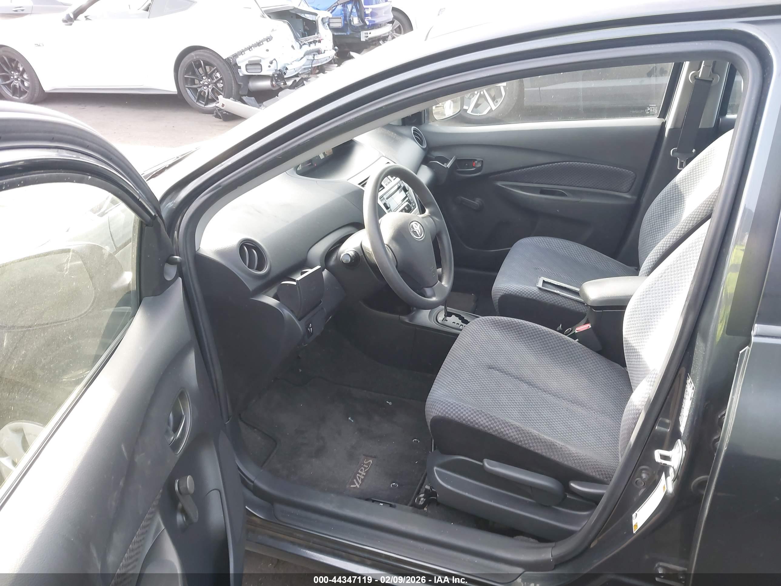 TOYOTA YARIS image 5
