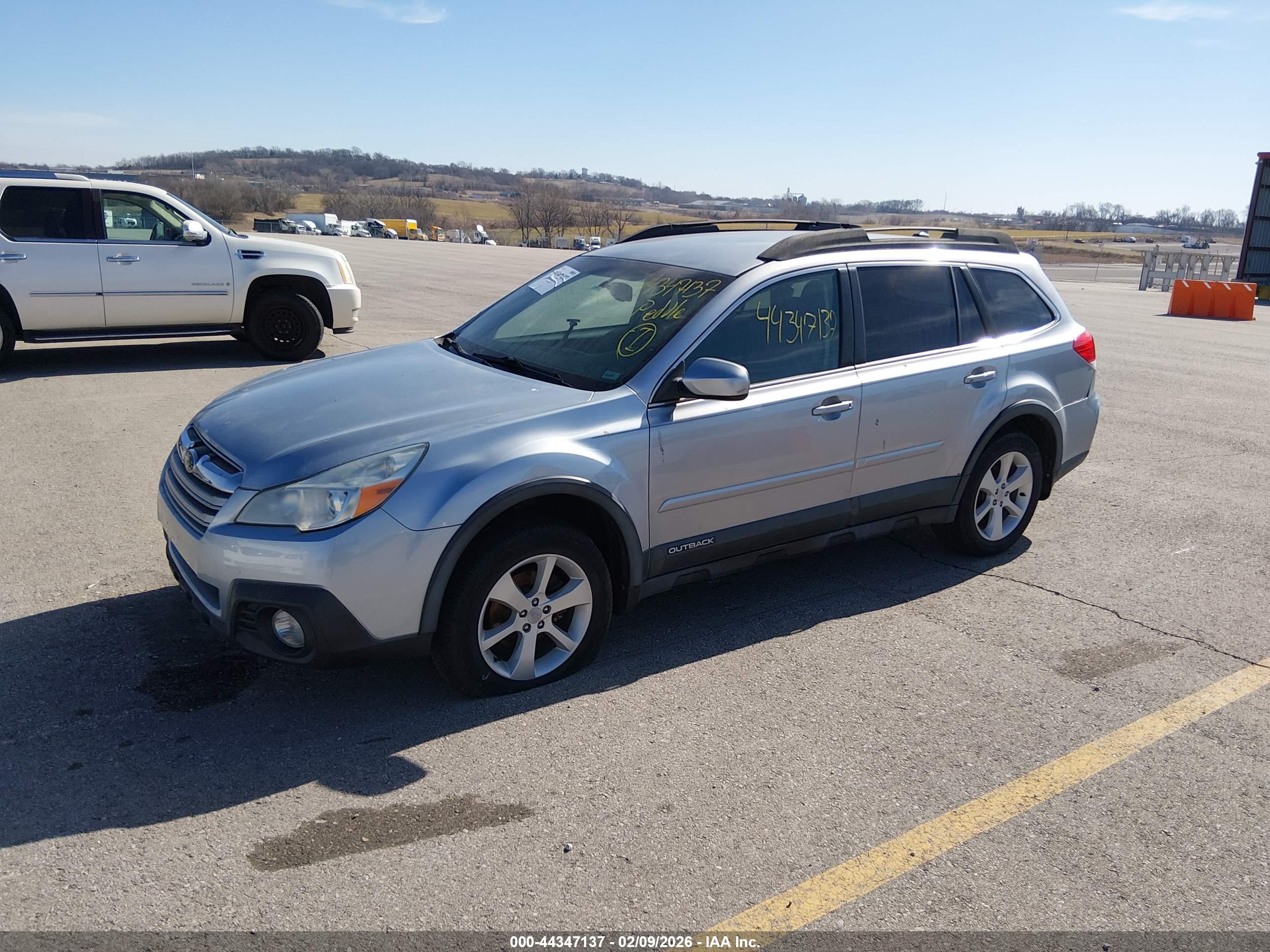 SUBARU OUTBACK image 2