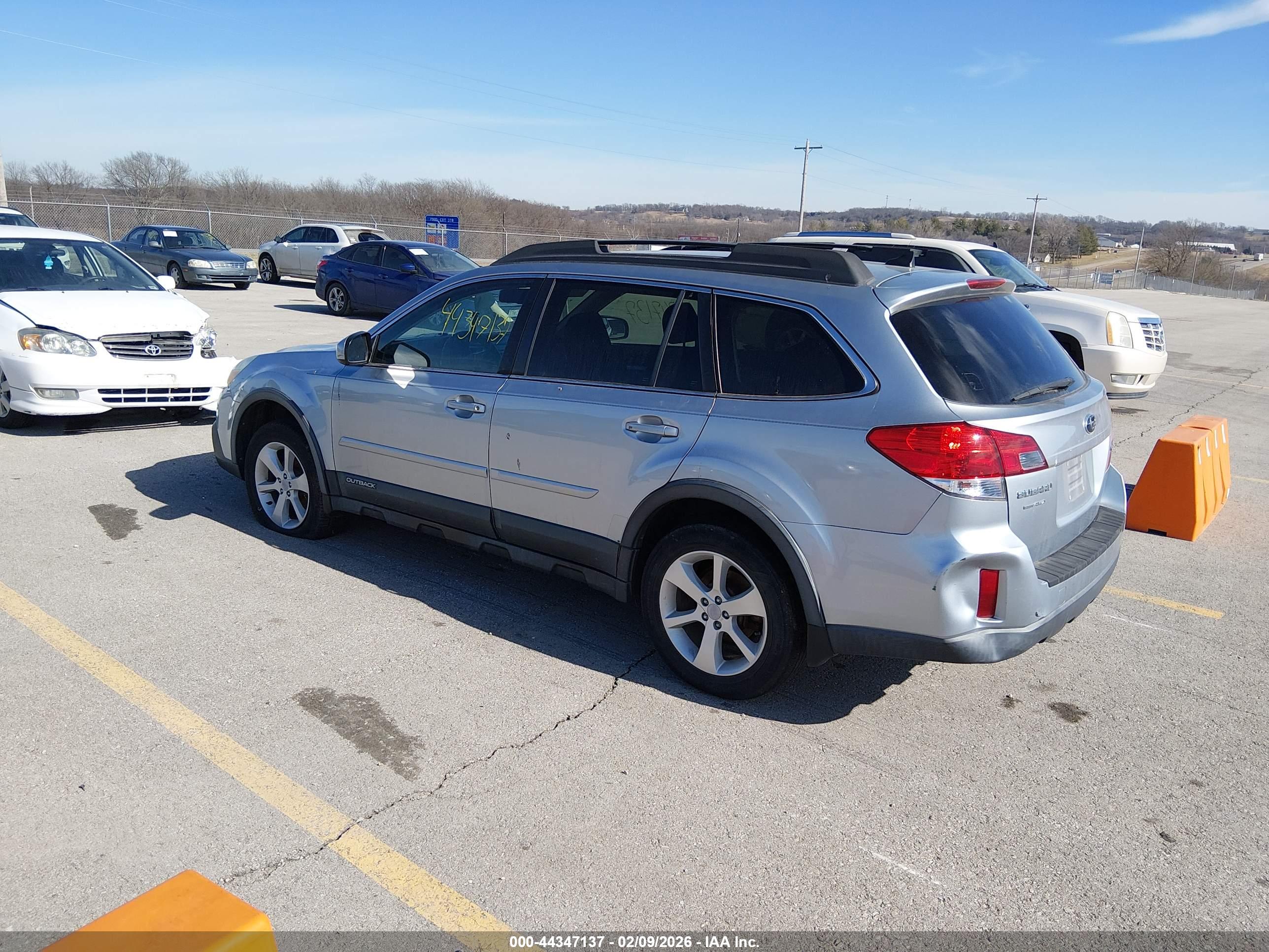 SUBARU OUTBACK image 3