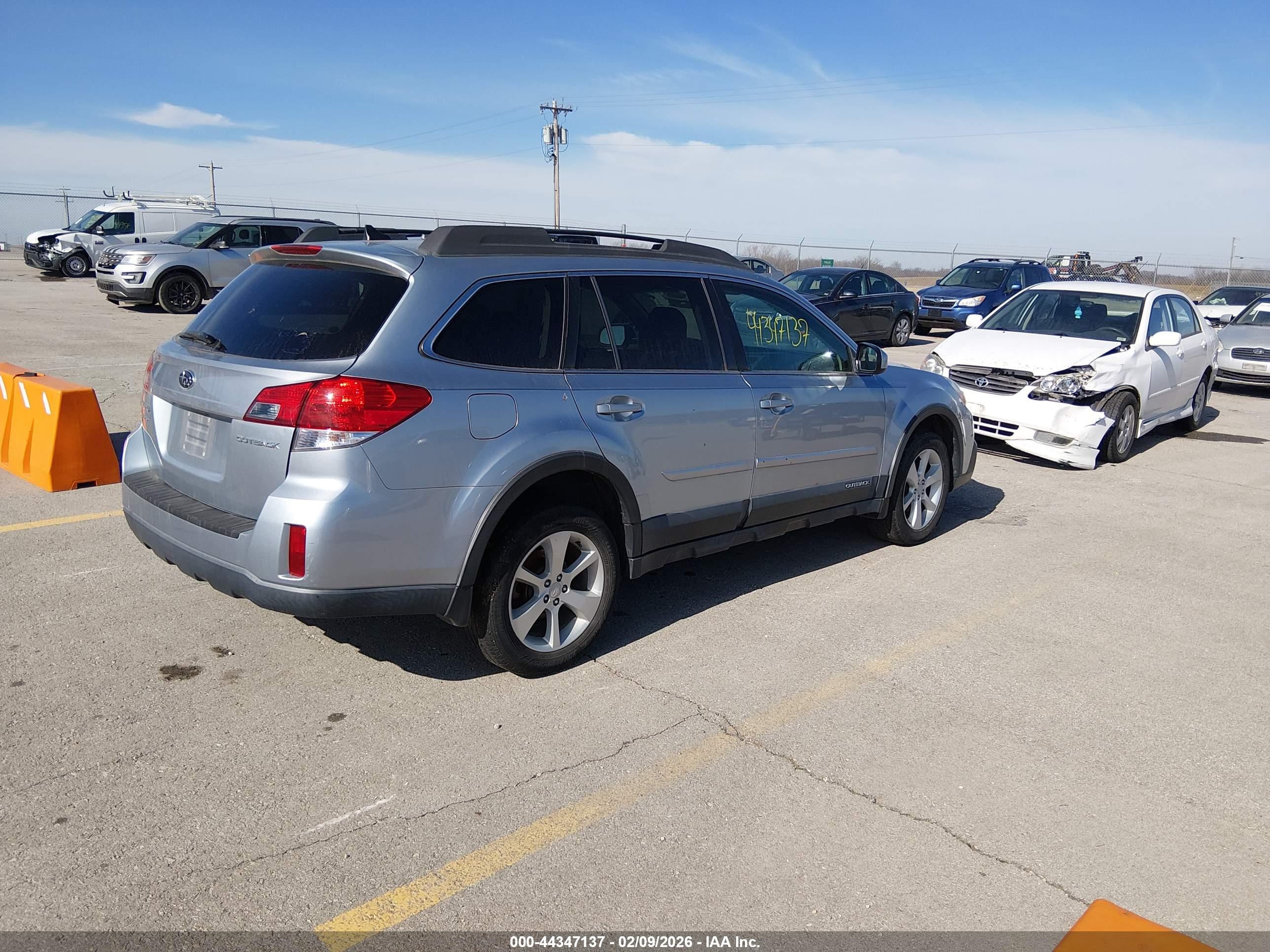 SUBARU OUTBACK image 4