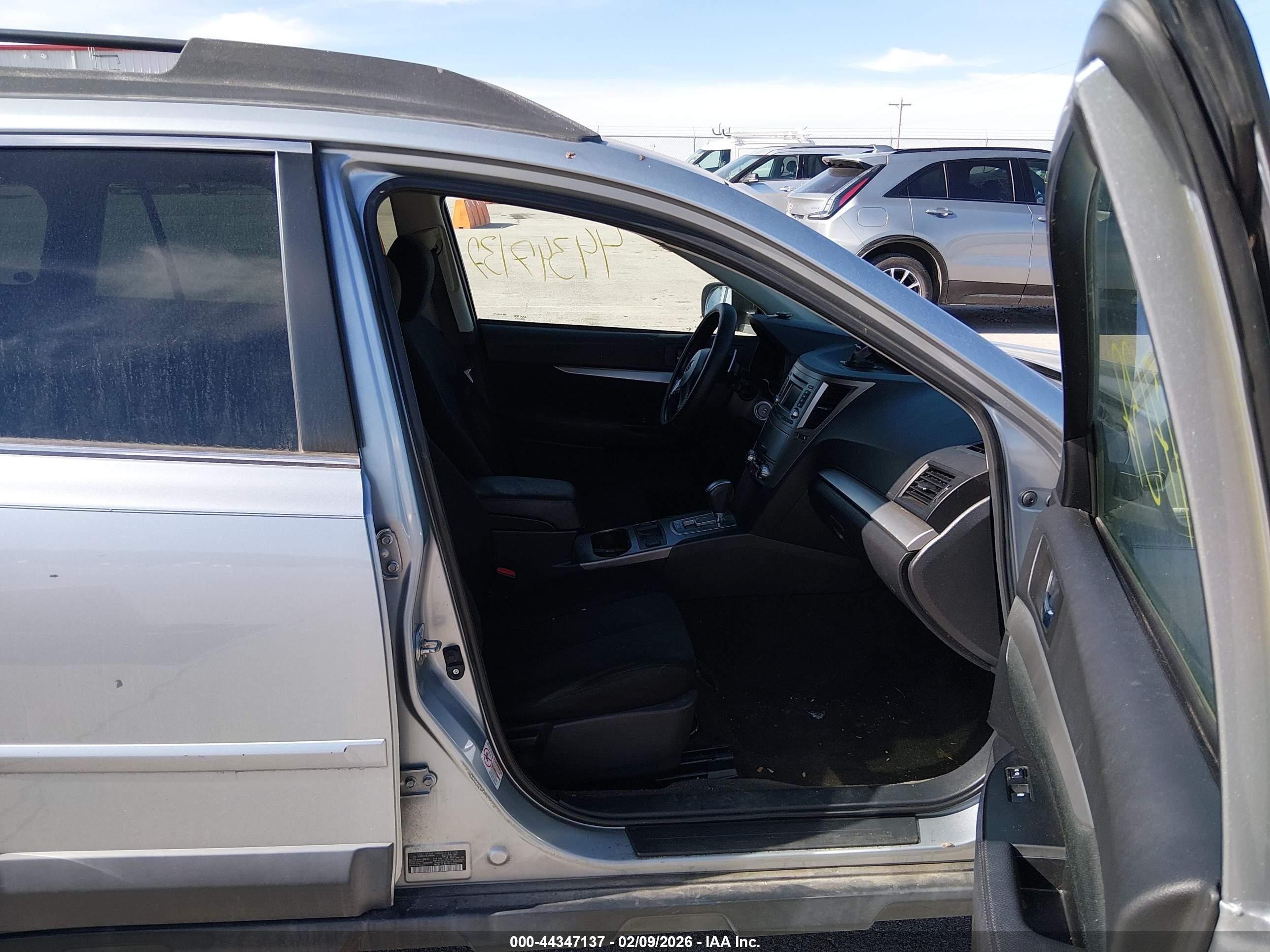 SUBARU OUTBACK image 5
