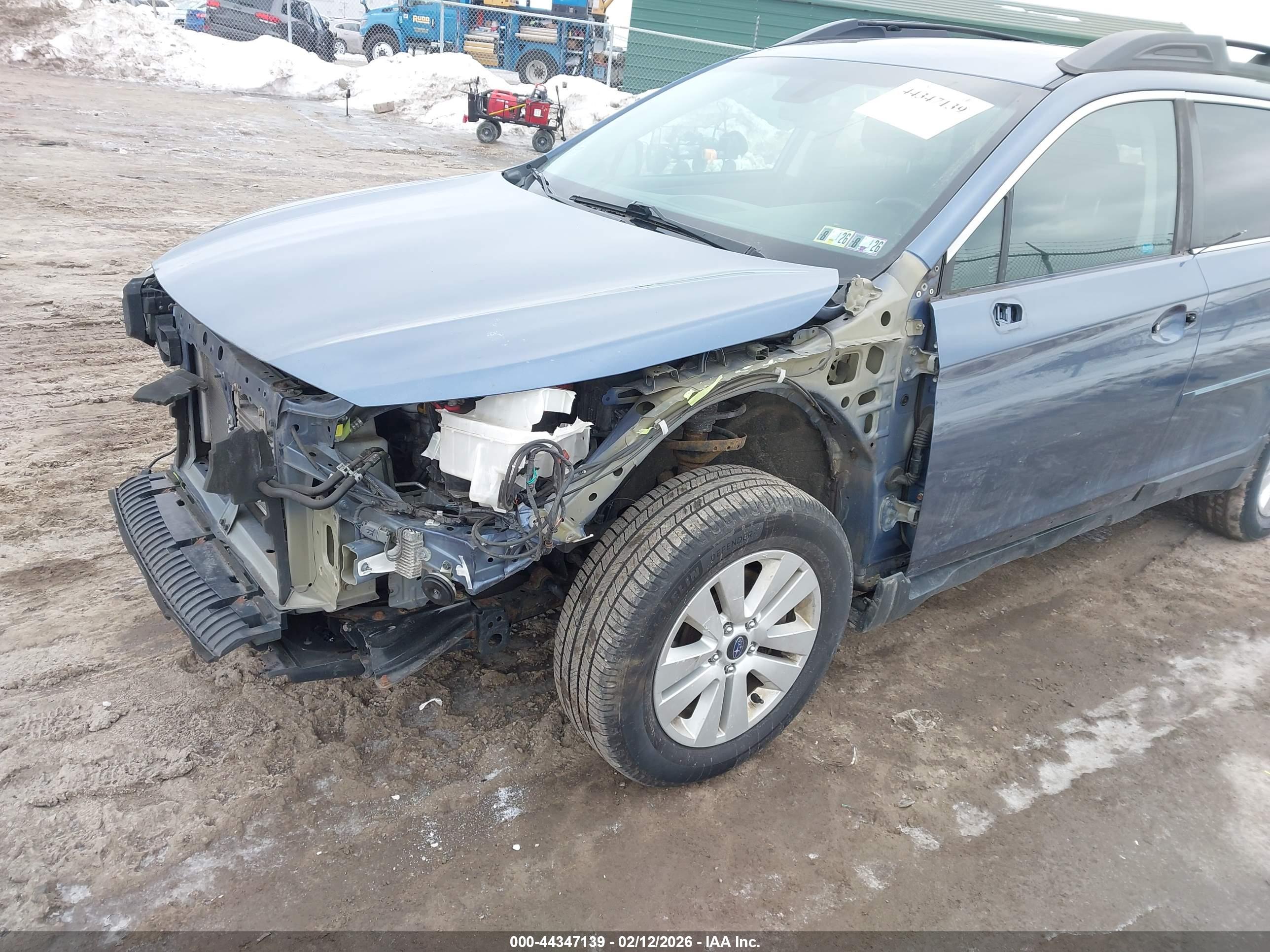 SUBARU OUTBACK image 6