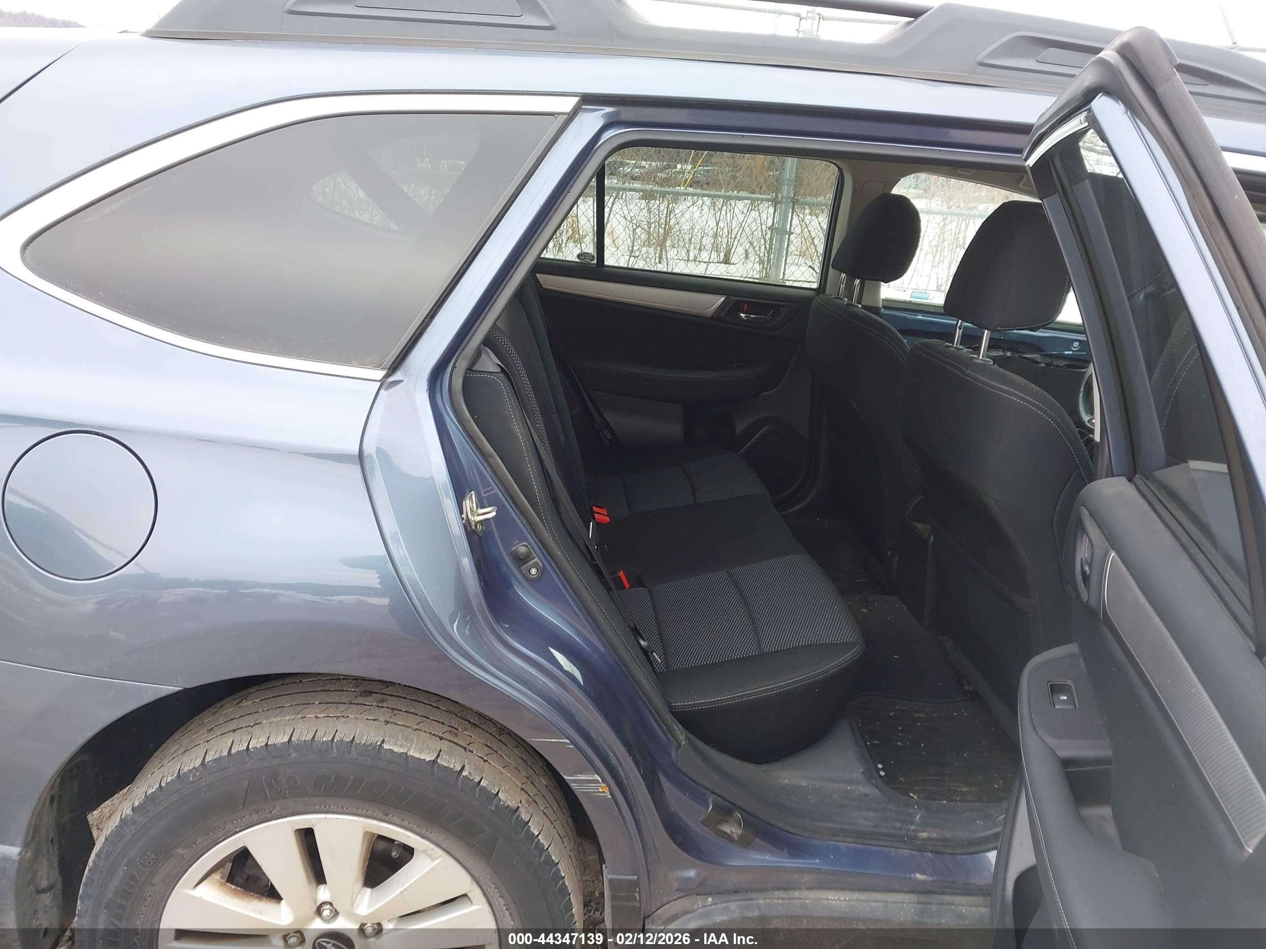 SUBARU OUTBACK image 8