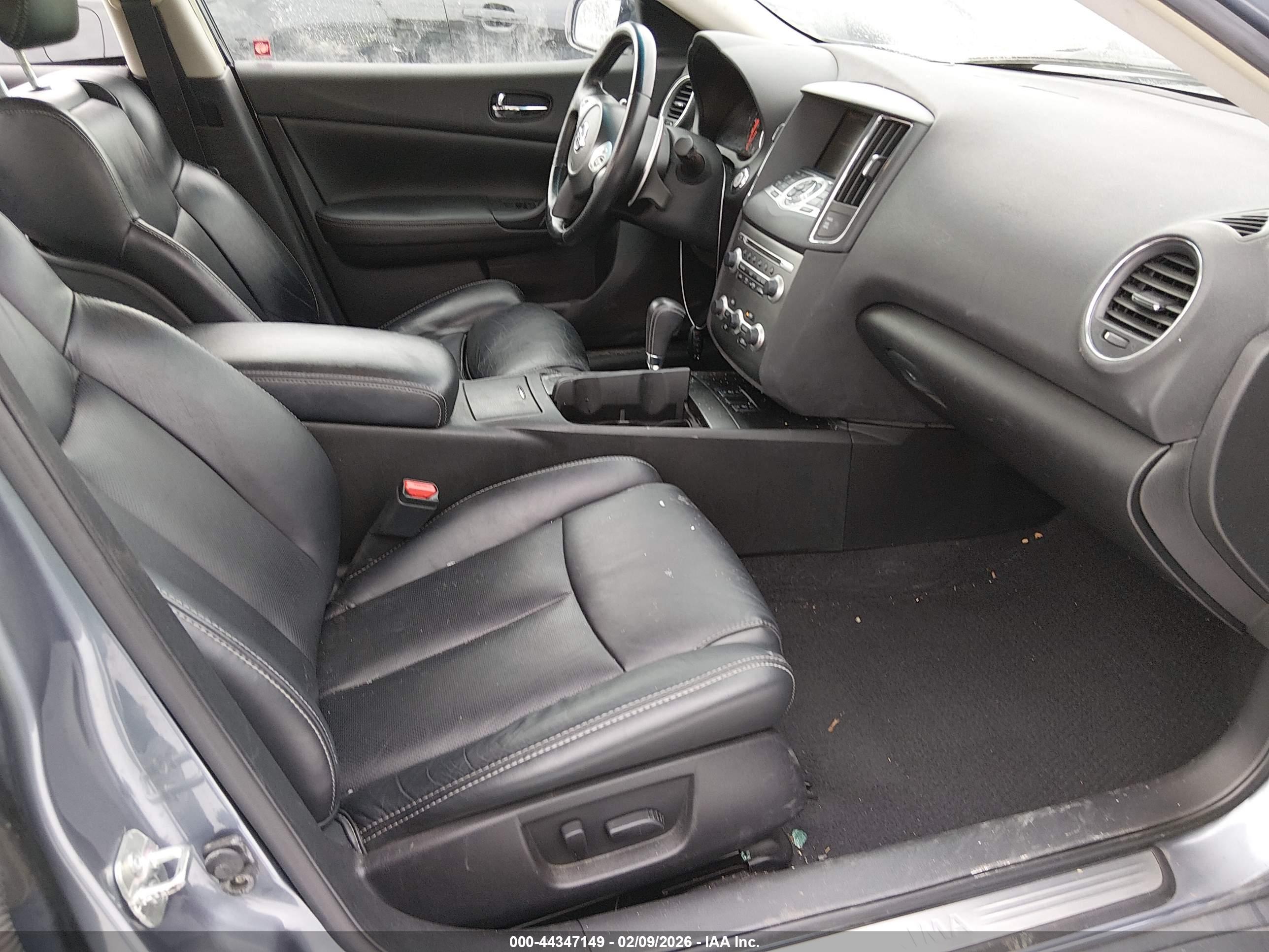 NISSAN MAXIMA image 5