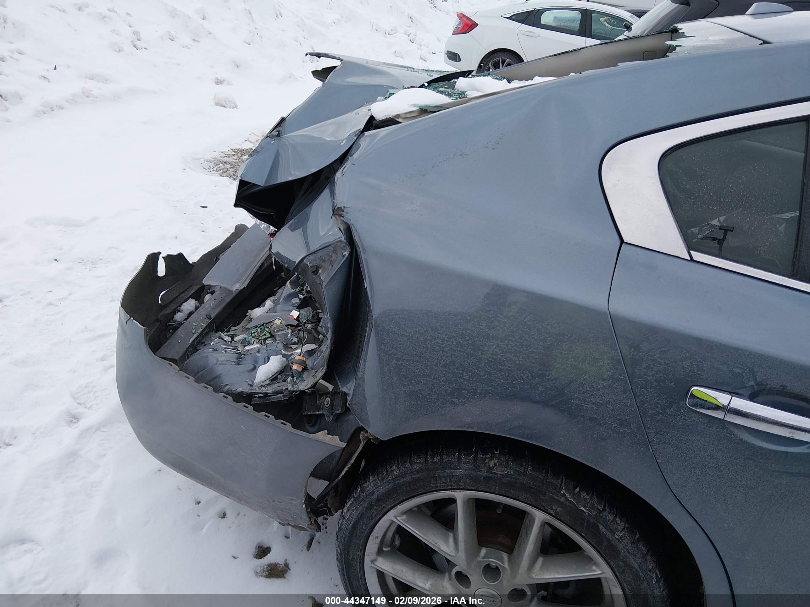 NISSAN MAXIMA image 6