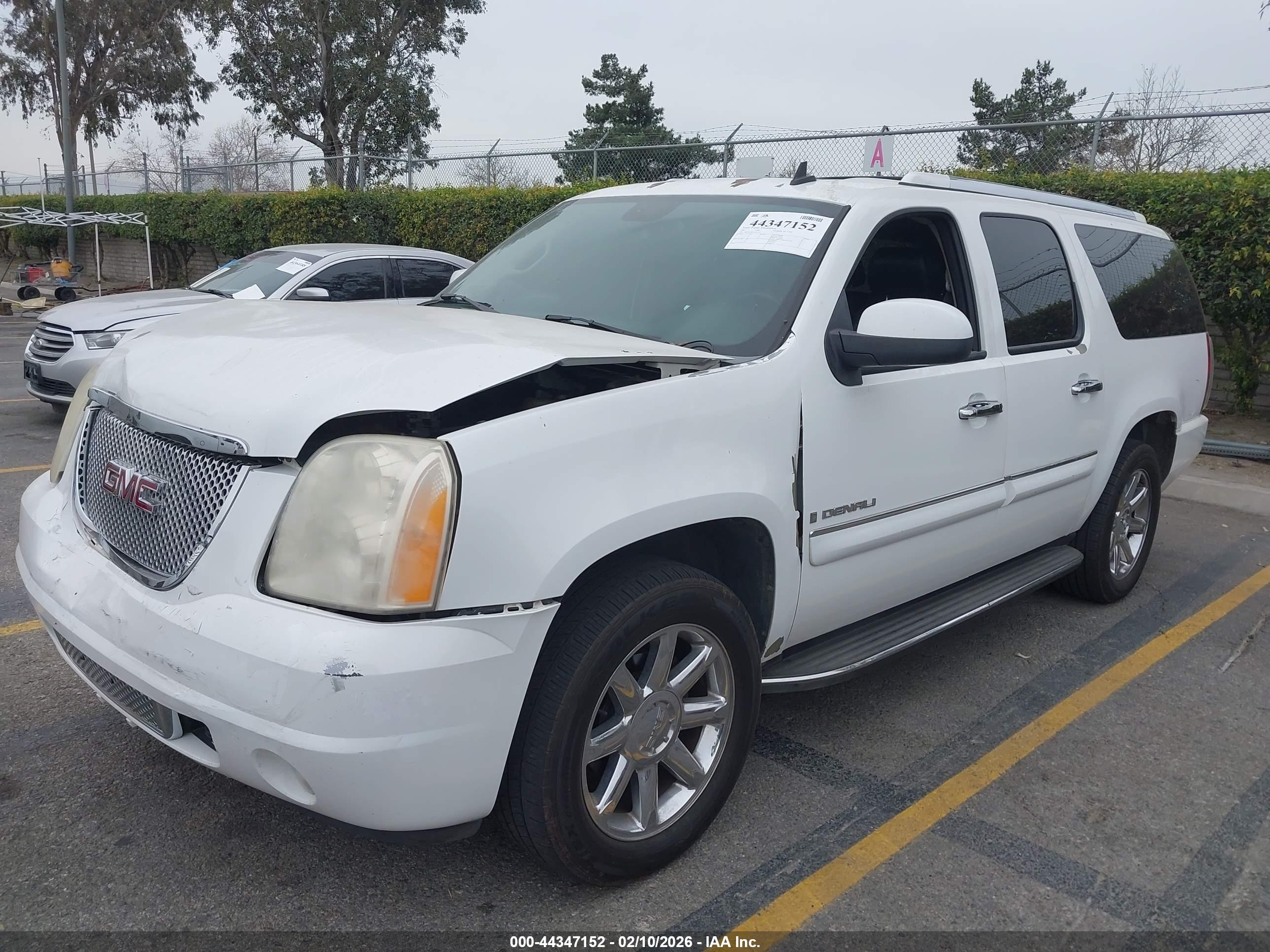 GMC YUKON image 2