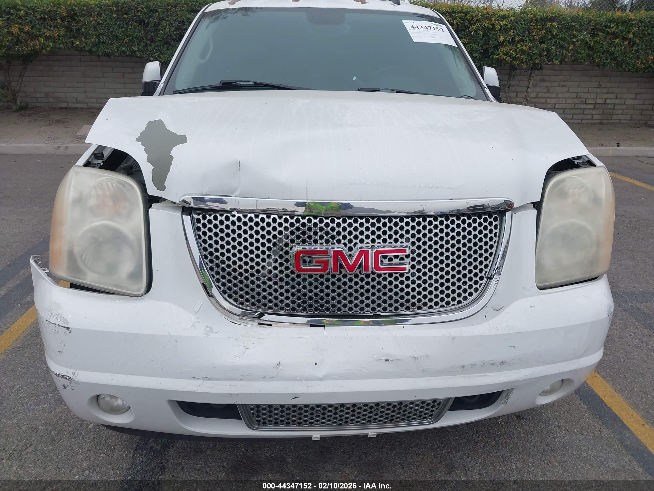 GMC YUKON image 6