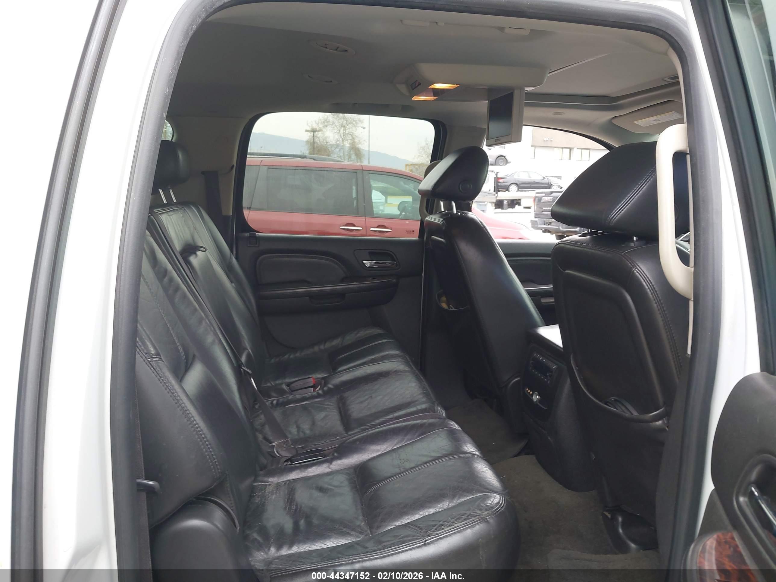 GMC YUKON image 8