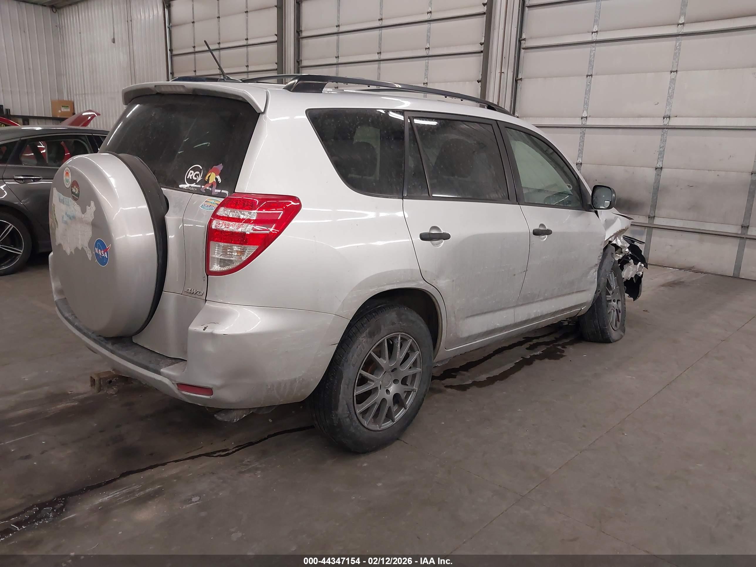TOYOTA RAV4 image 4