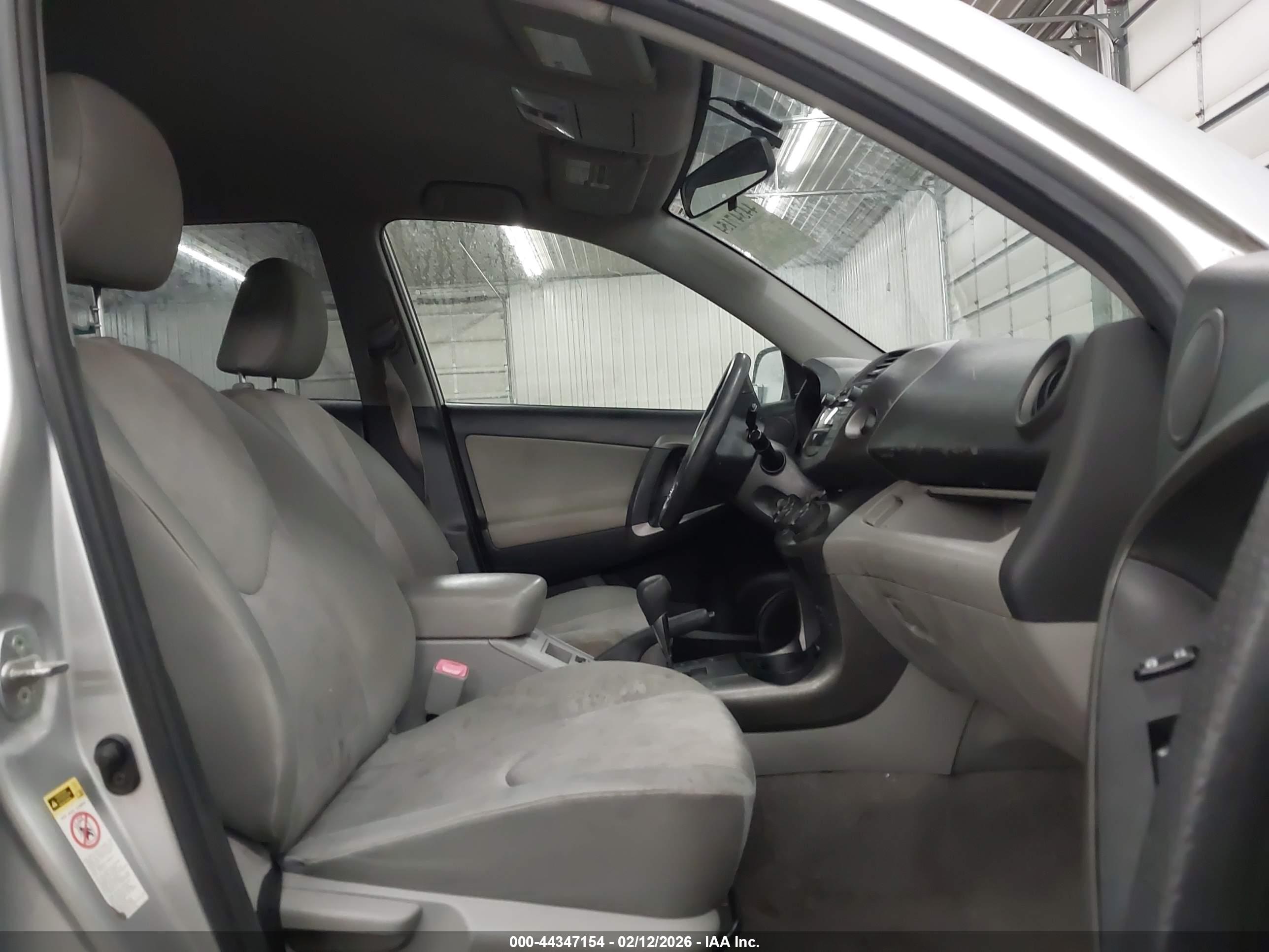 TOYOTA RAV4 image 5