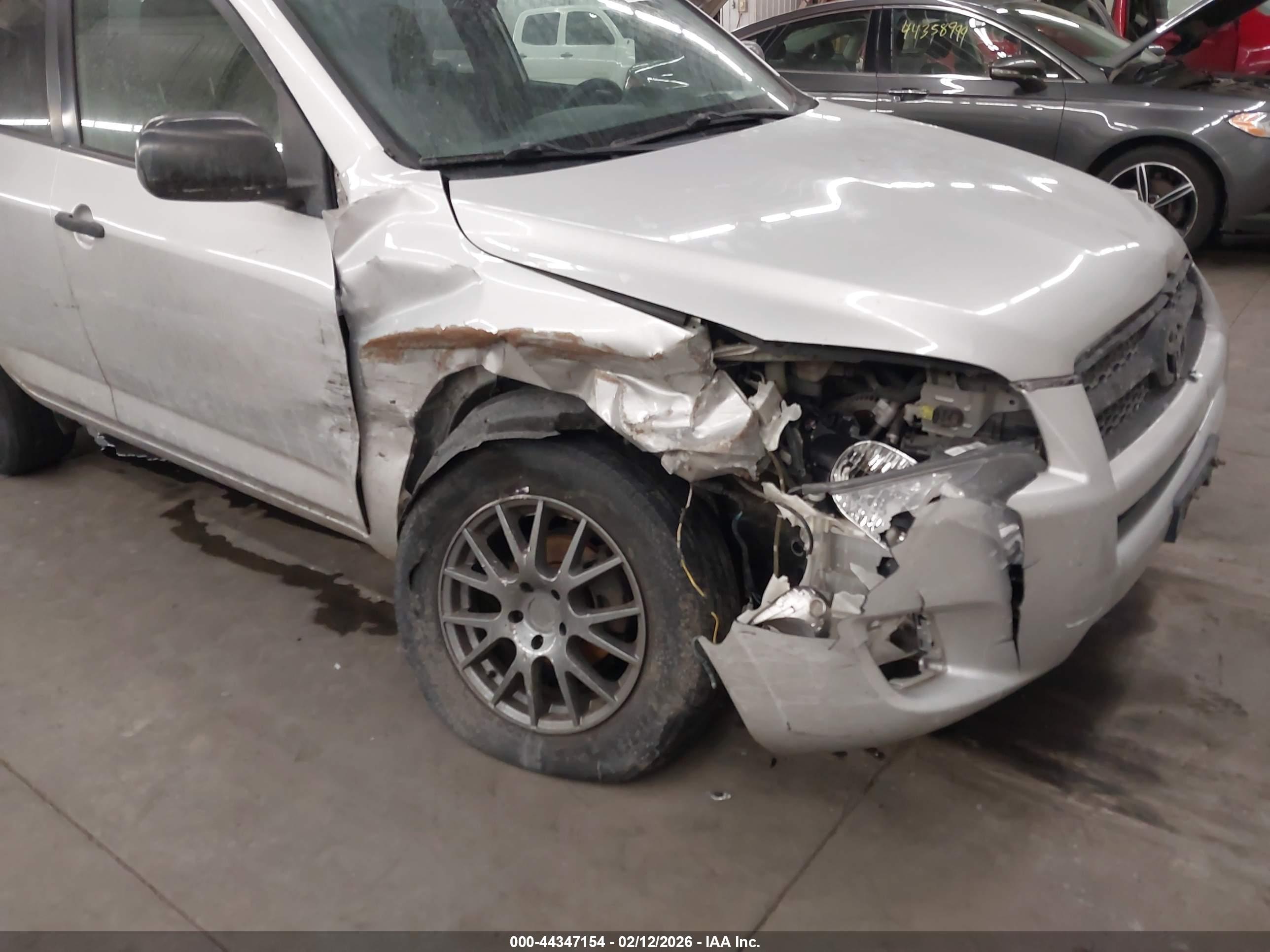 TOYOTA RAV4 image 6