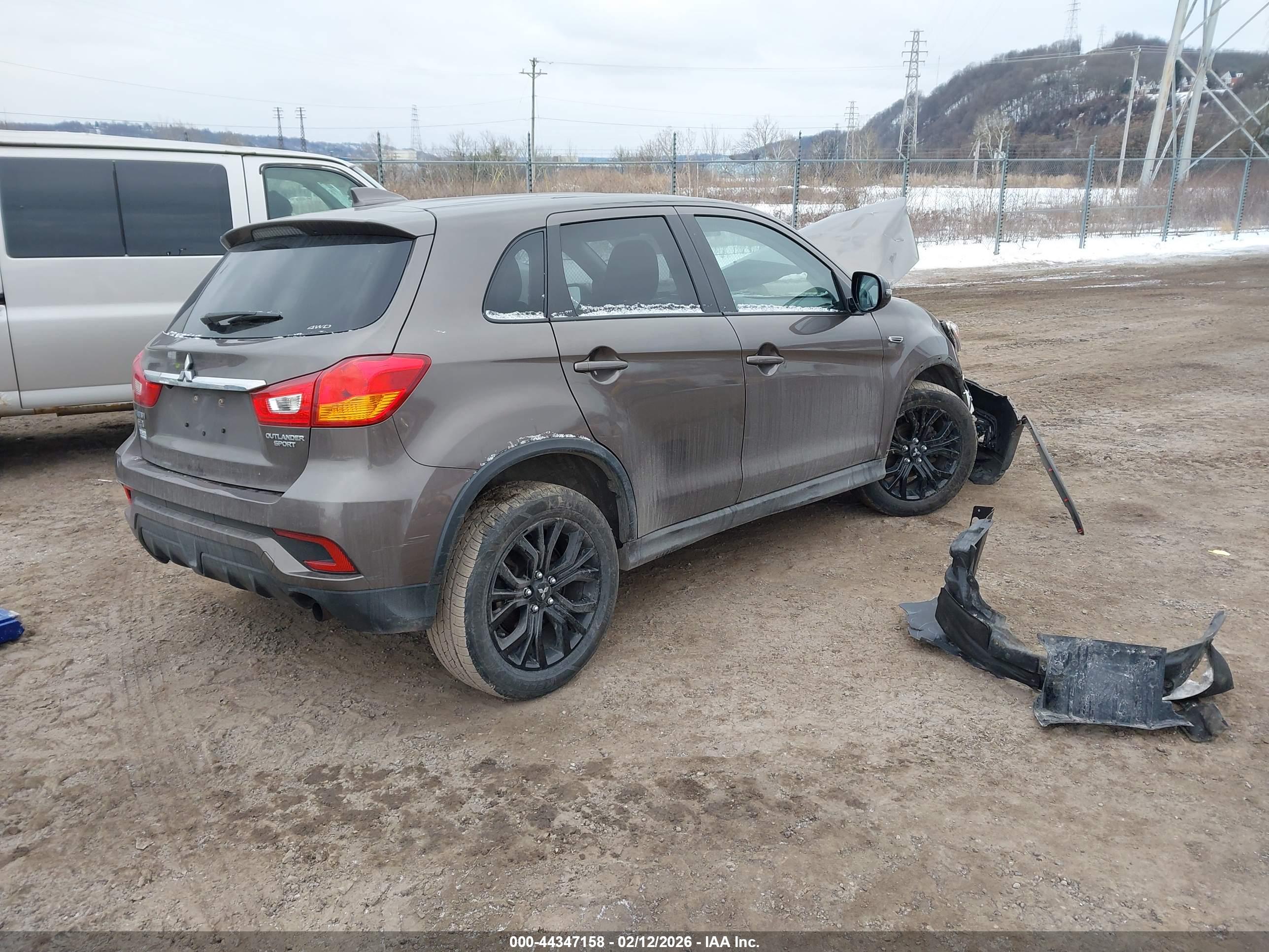 MITSUBISHI OUTLANDER image 4