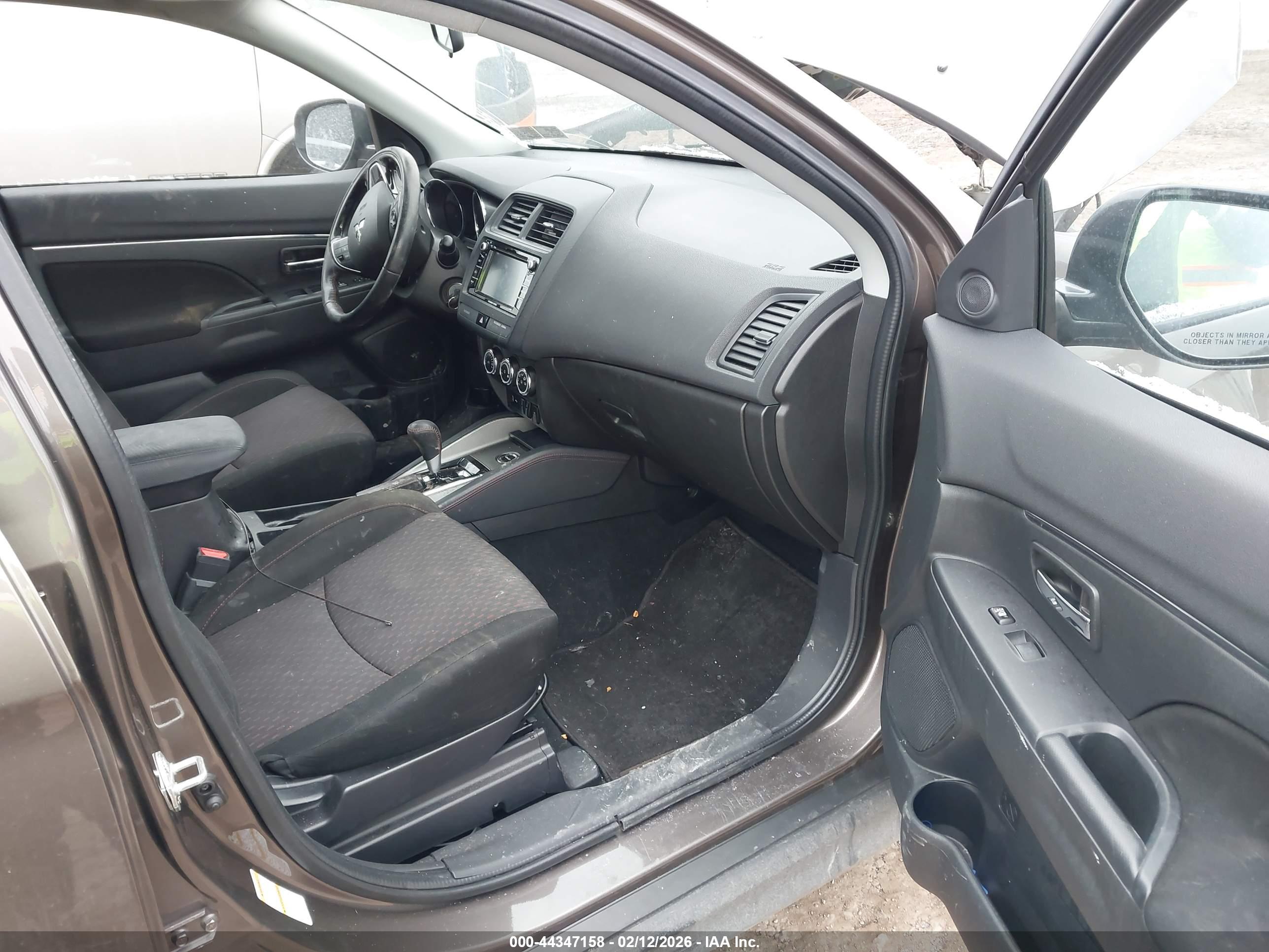 MITSUBISHI OUTLANDER image 5
