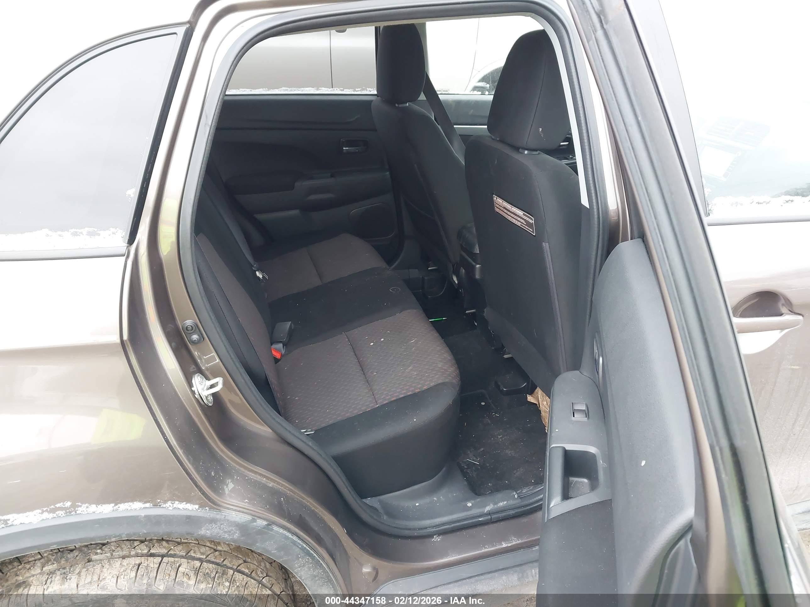 MITSUBISHI OUTLANDER image 8