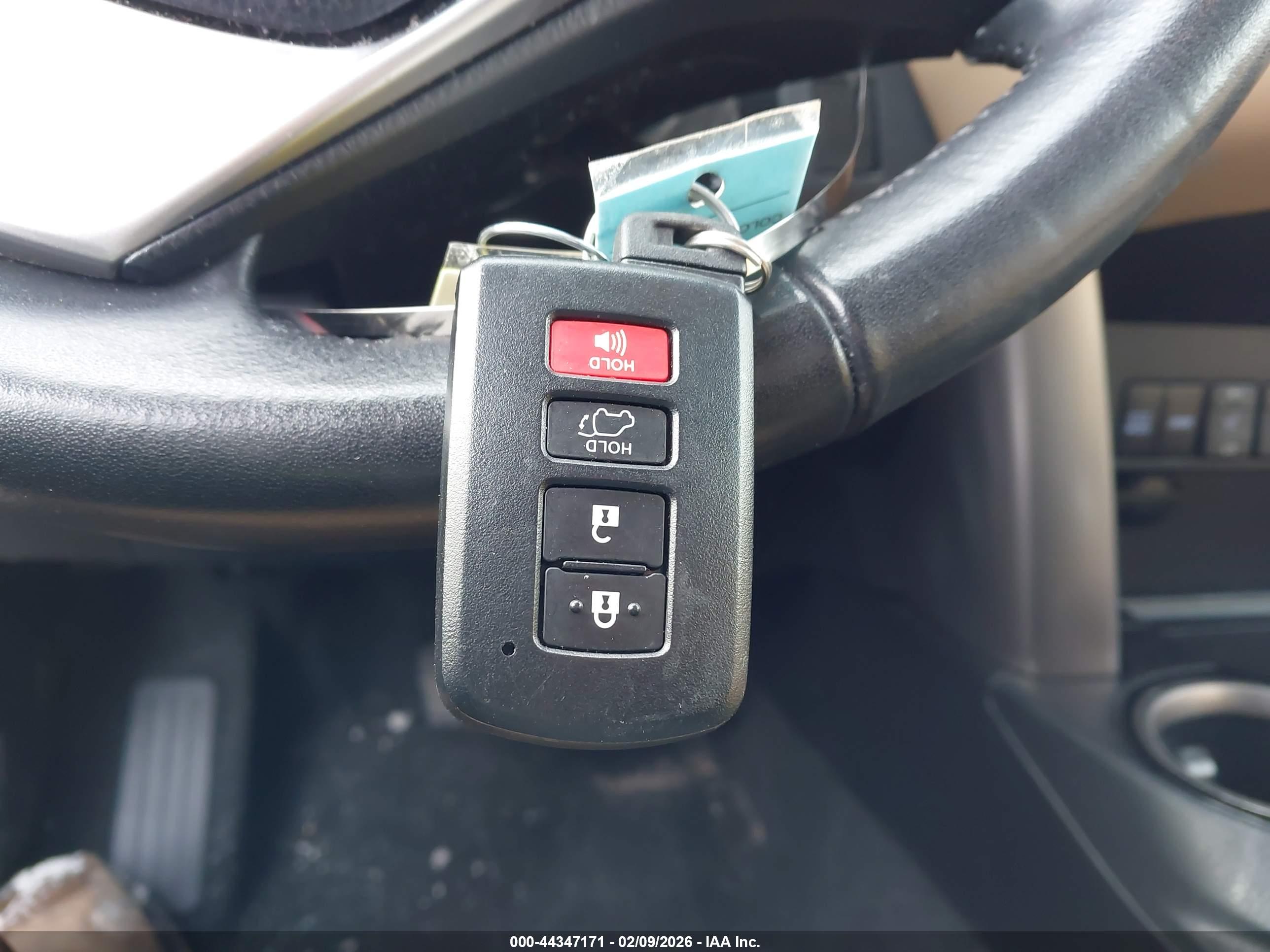 TOYOTA RAV4 image 11