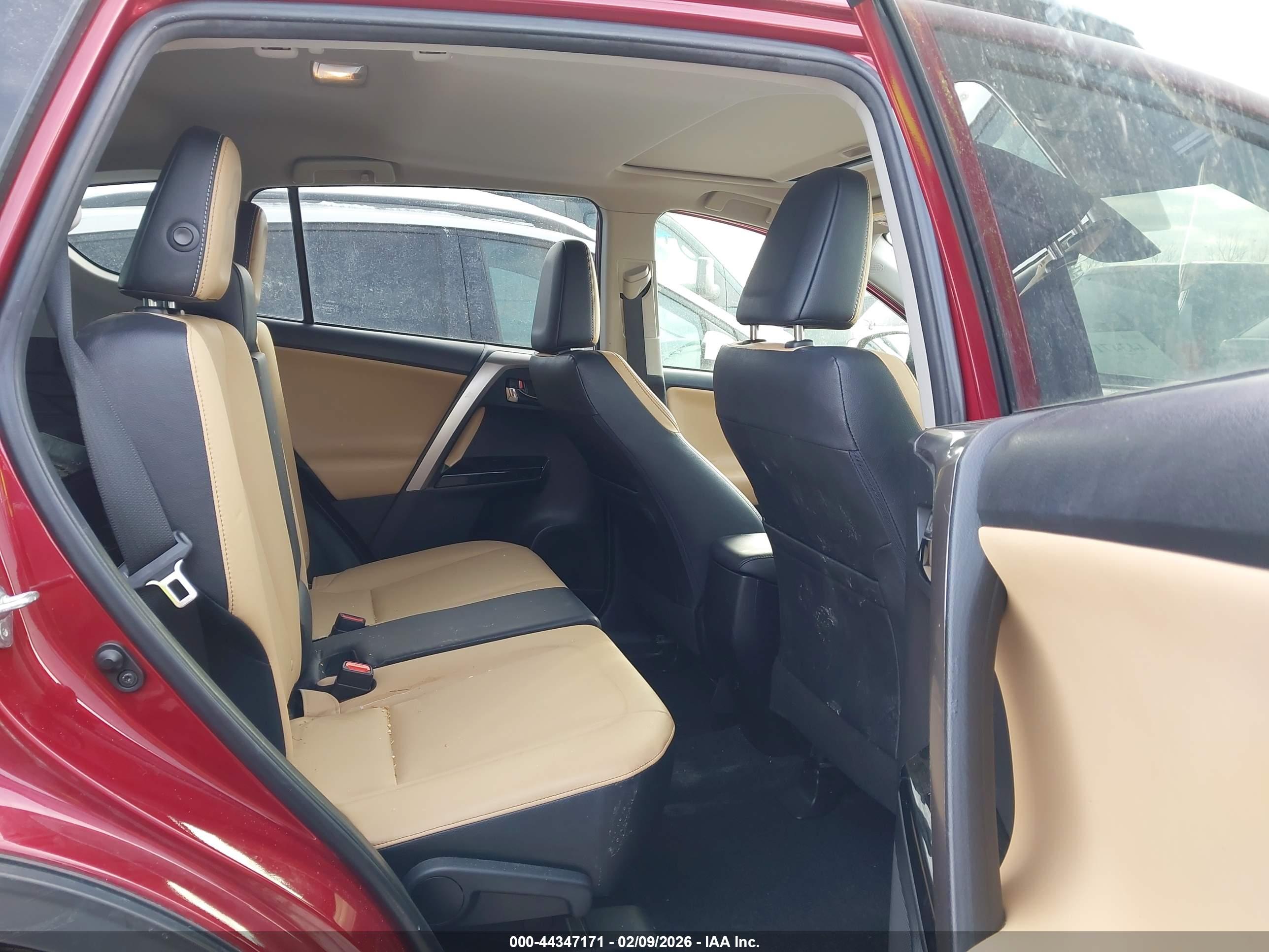 TOYOTA RAV4 image 8