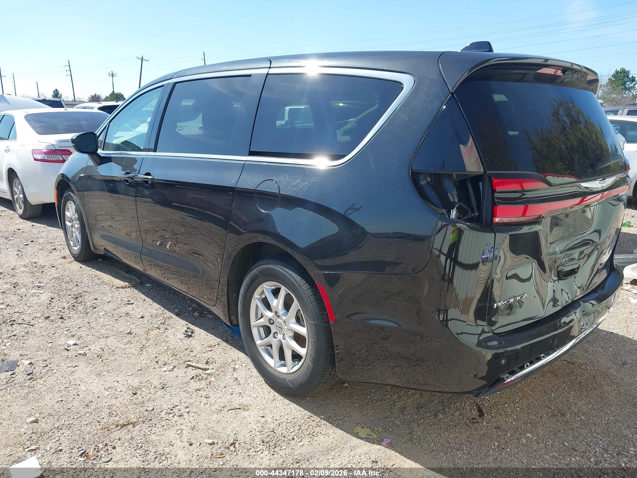 CHRYSLER PACIFICA image 3