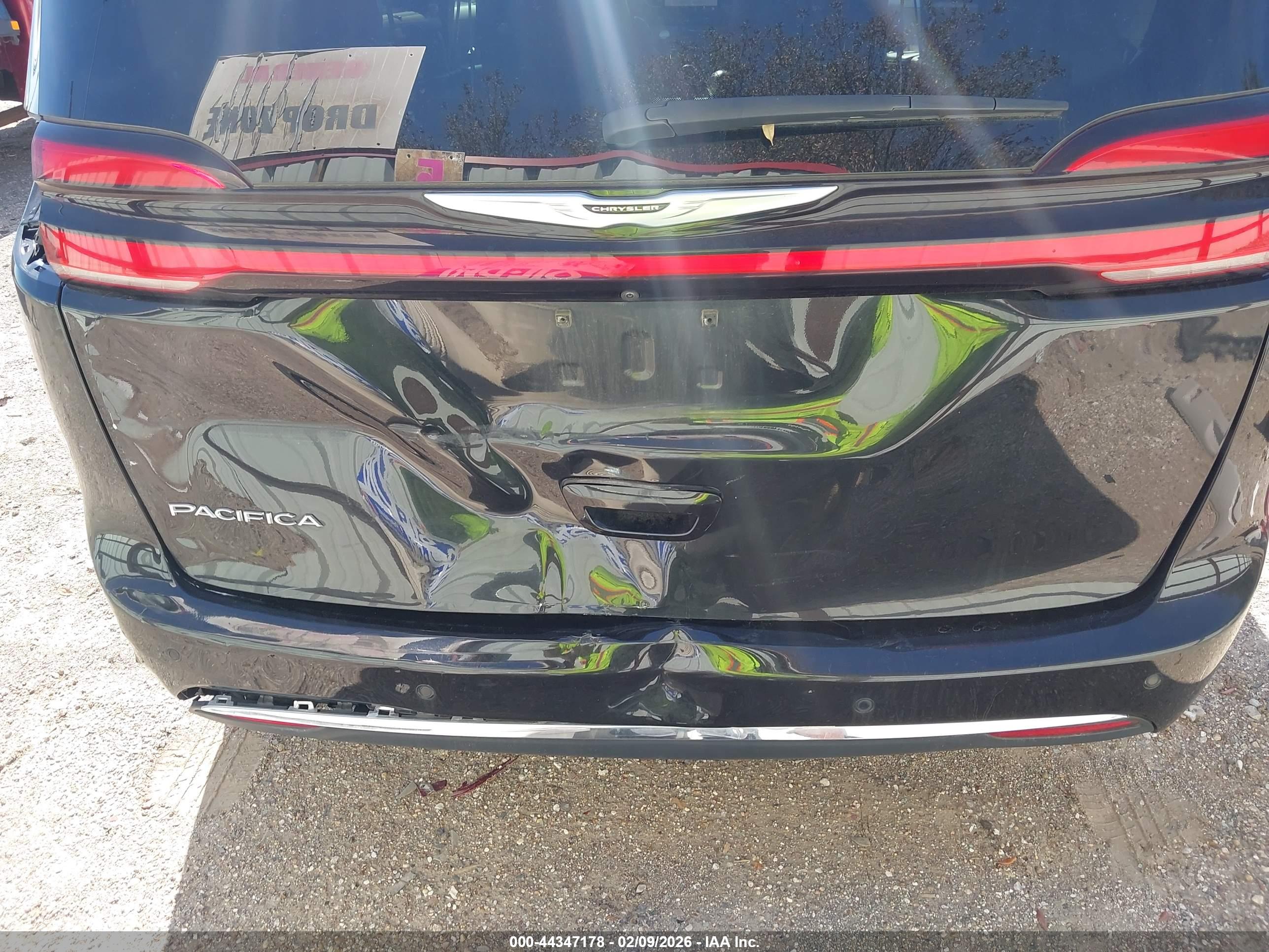 CHRYSLER PACIFICA image 6