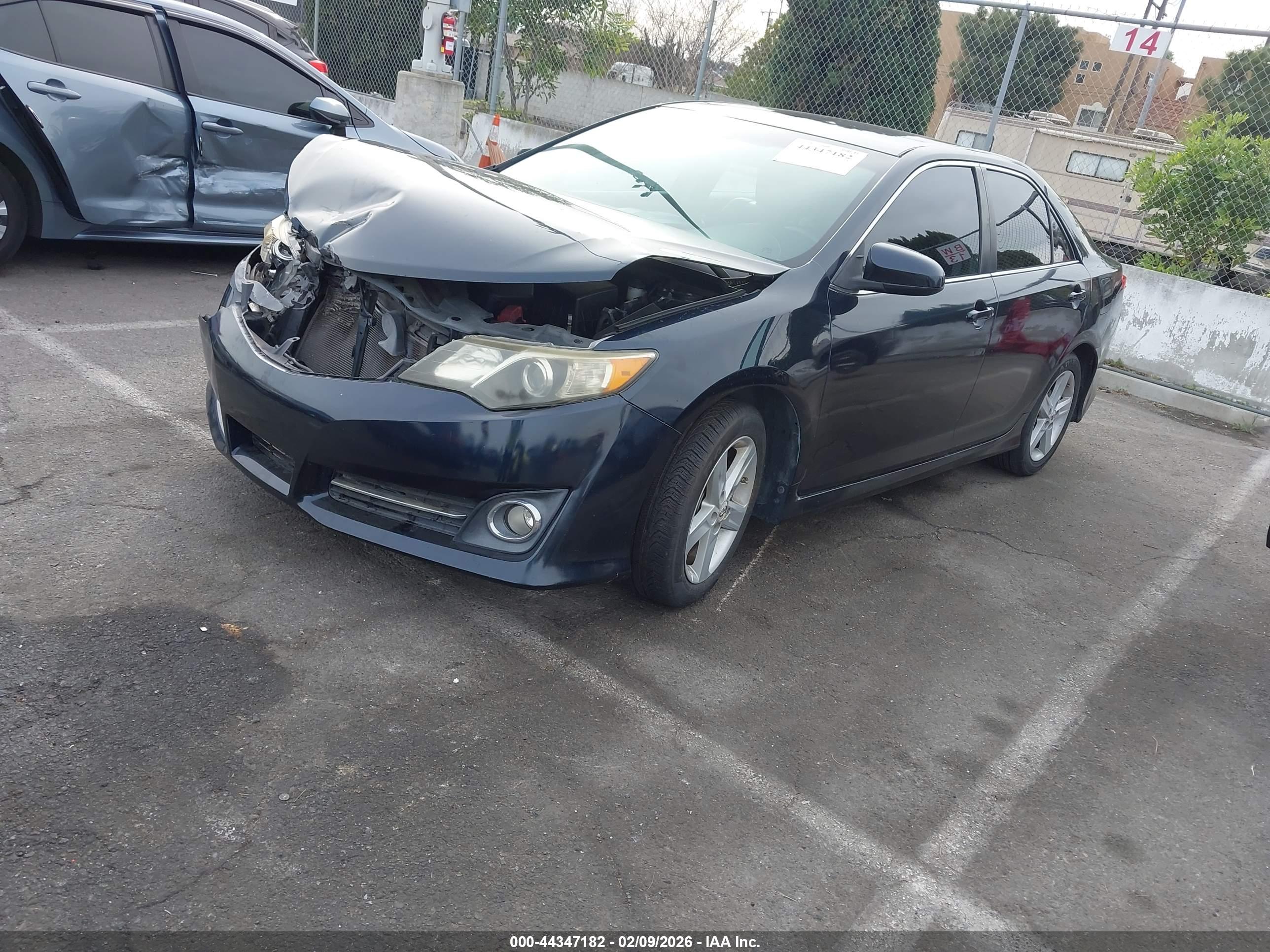 TOYOTA CAMRY image 2