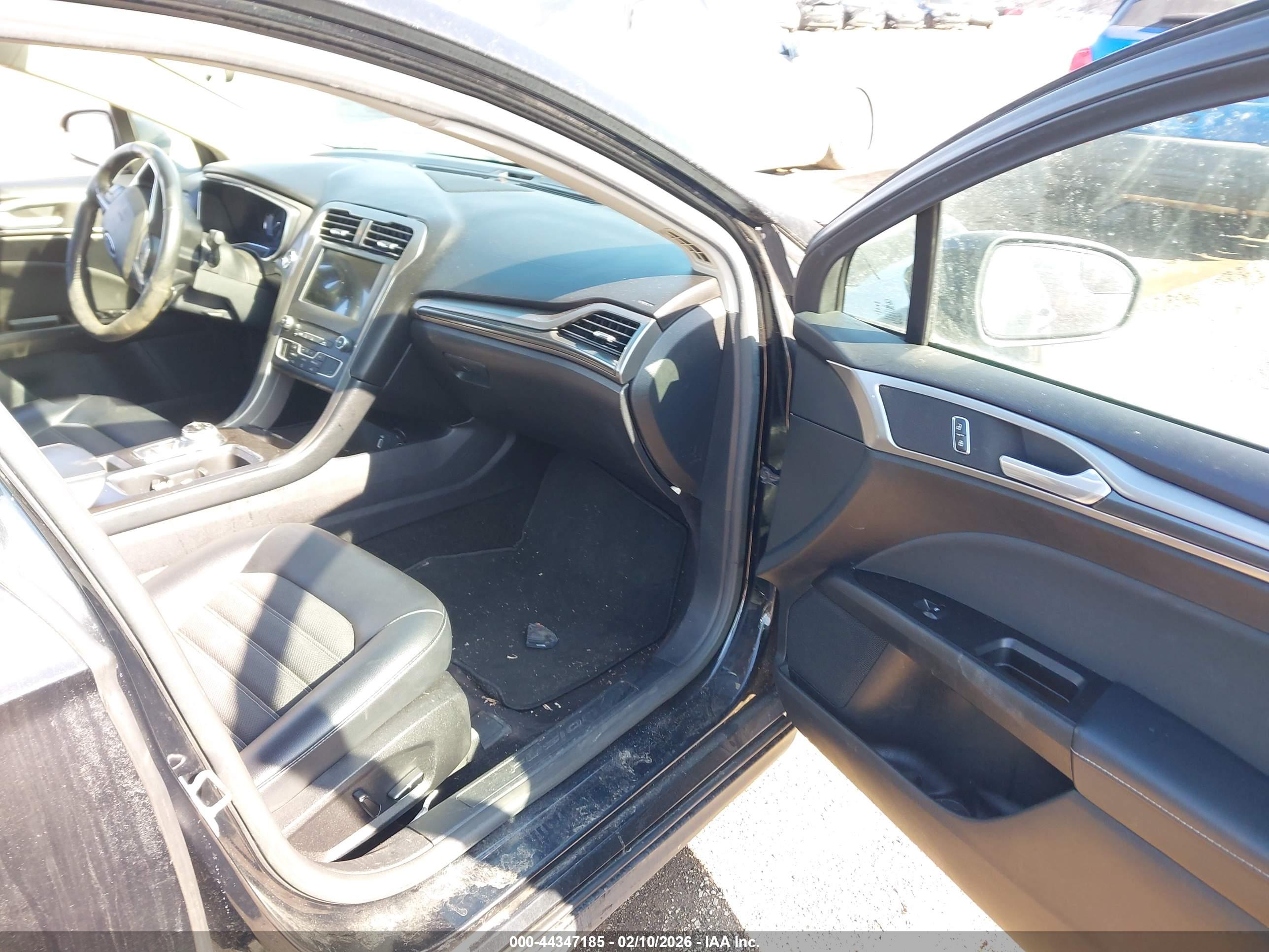 FORD FUSION image 5