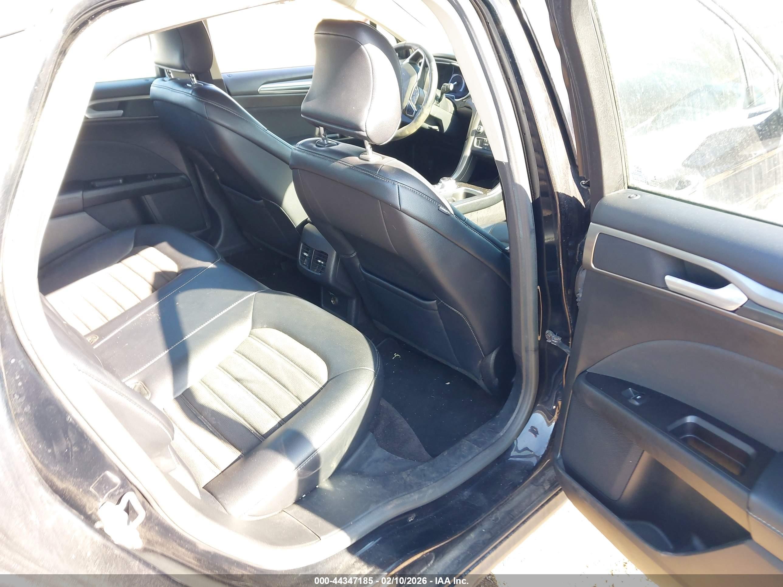 FORD FUSION image 8