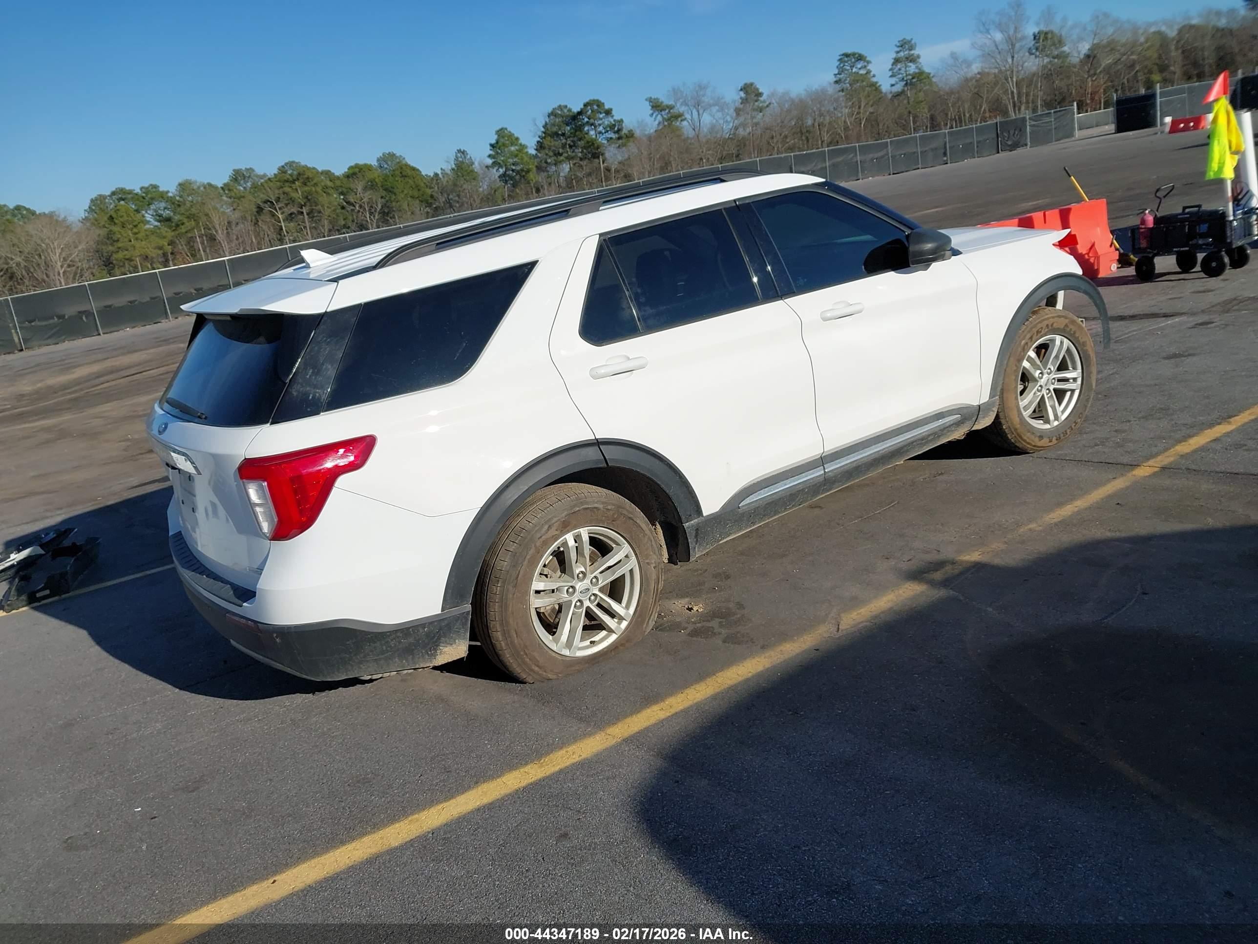 FORD EXPLORER image 4