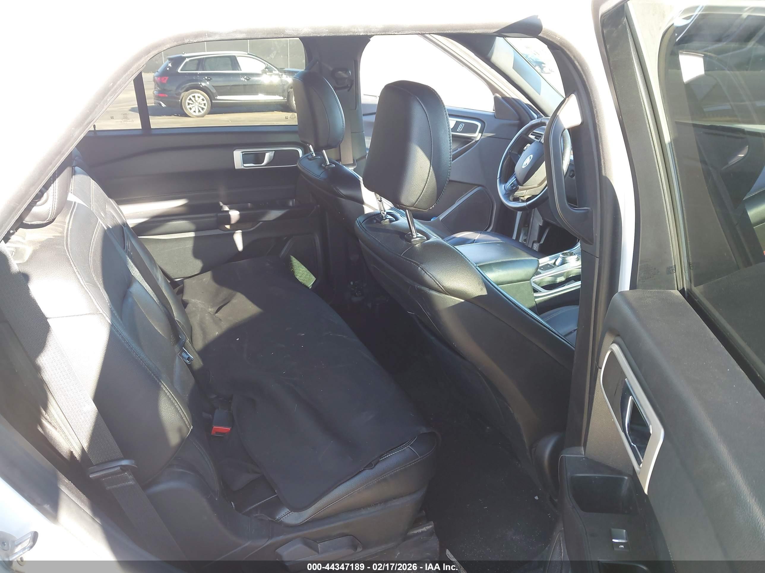 FORD EXPLORER image 8