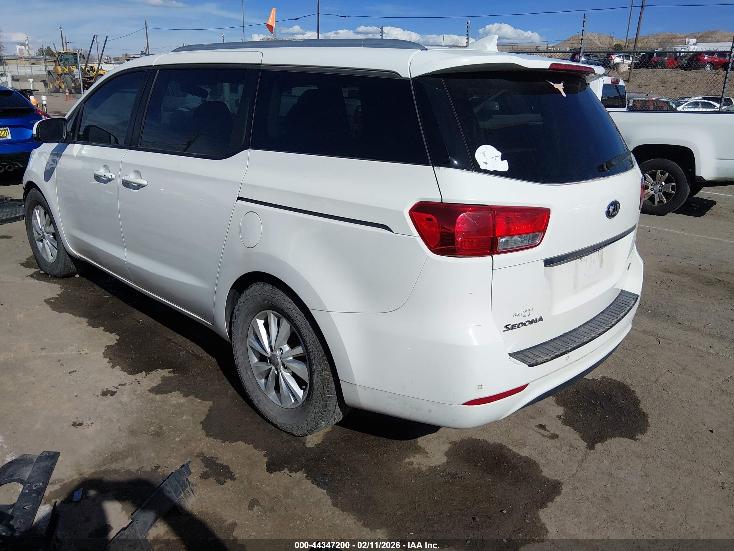 KIA SEDONA image 3