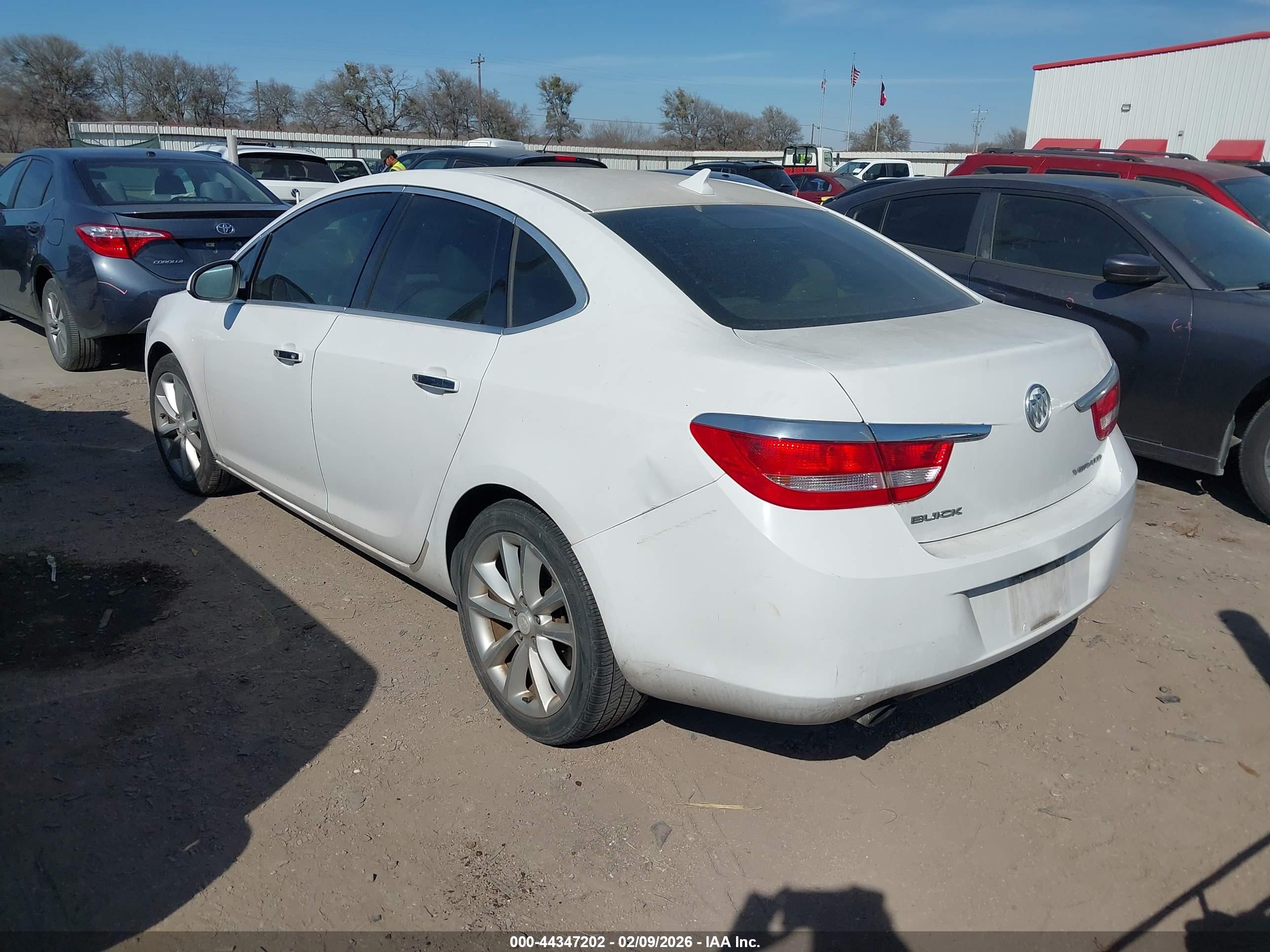 BUICK VERANO image 3